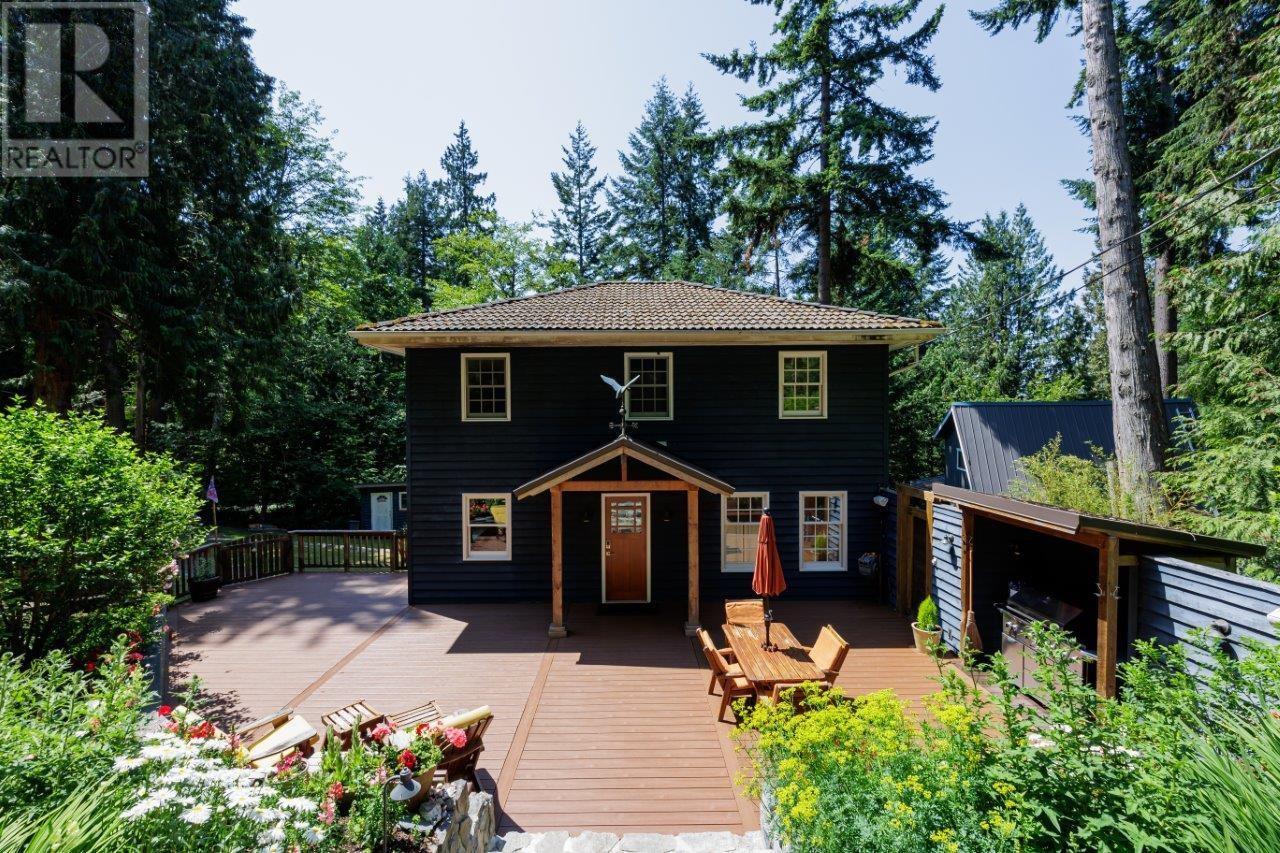944 Windjammer Road, Bowen Island, British Columbia  V0N 1G2 - Photo 1 - R2858167