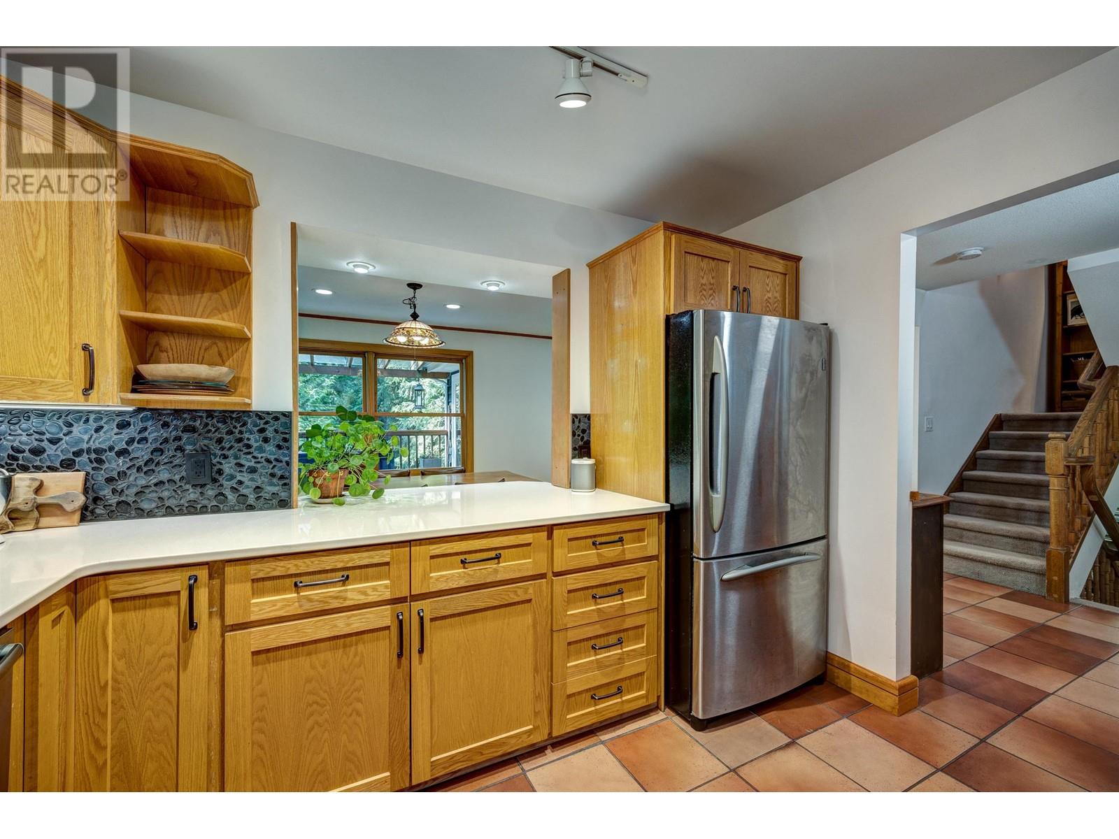 944 Windjammer Road, Bowen Island, British Columbia  V0N 1G2 - Photo 11 - R2858167