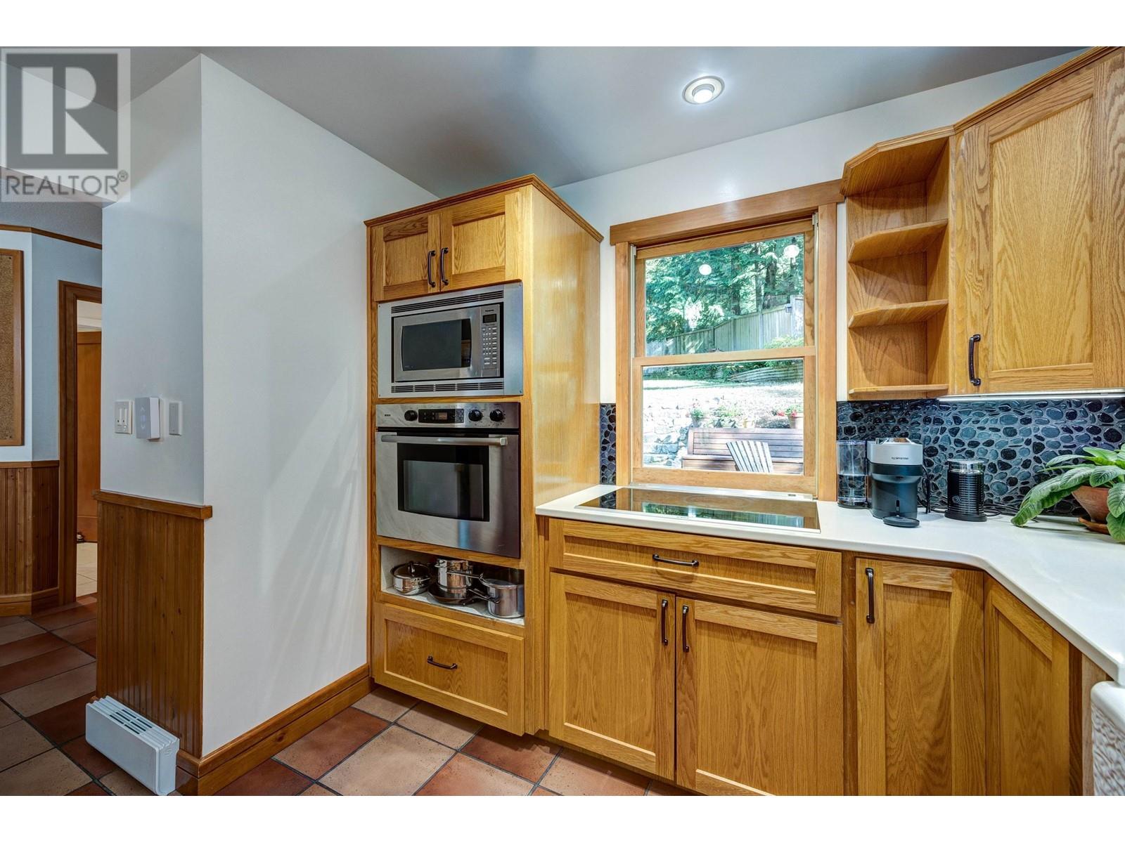 944 Windjammer Road, Bowen Island, British Columbia  V0N 1G2 - Photo 12 - R2858167