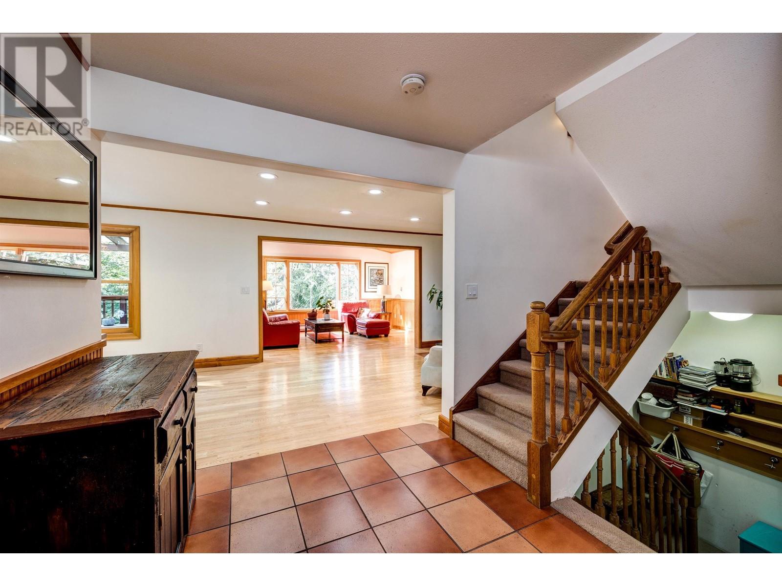 944 Windjammer Road, Bowen Island, British Columbia  V0N 1G2 - Photo 13 - R2858167