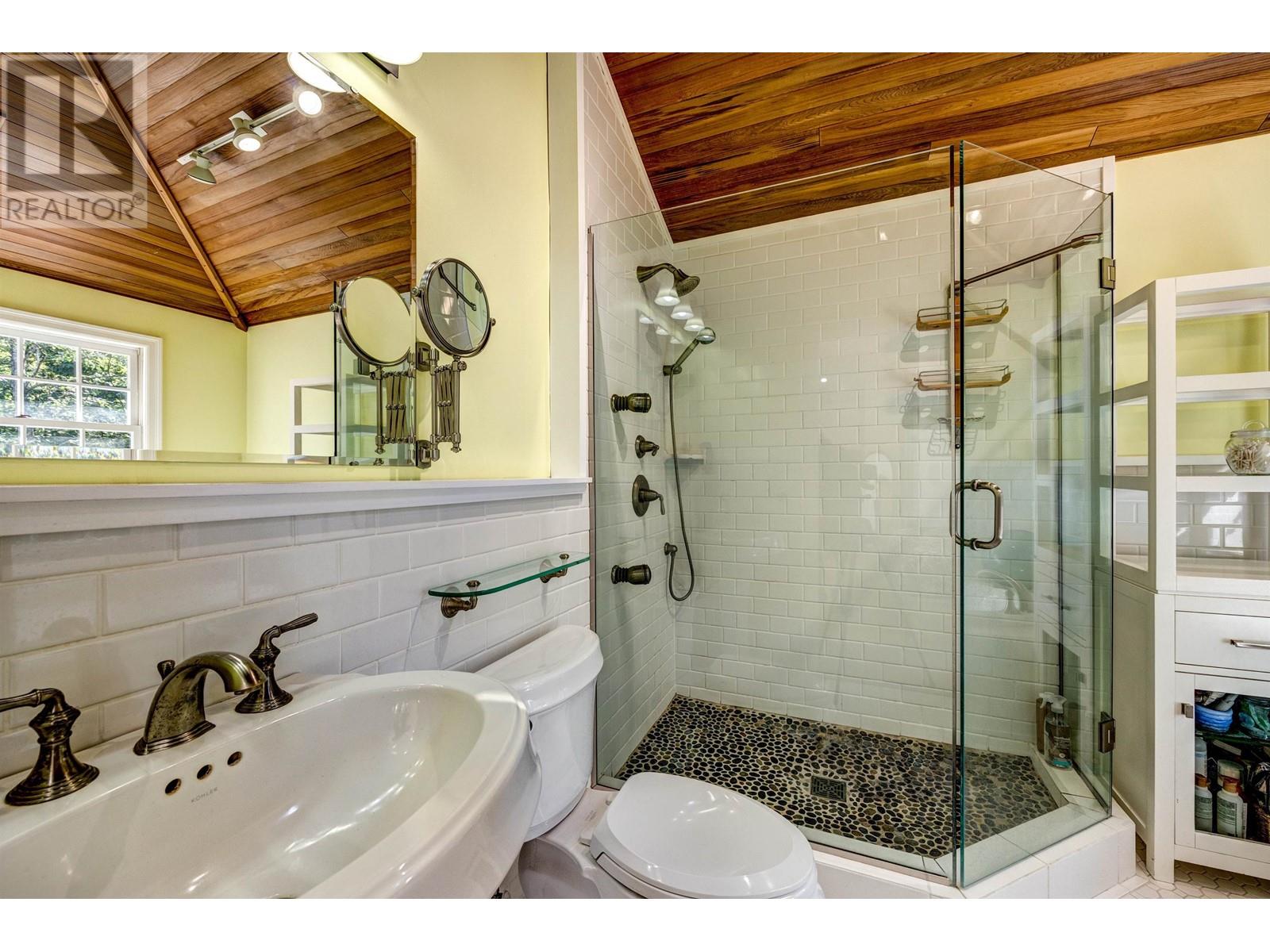 944 Windjammer Road, Bowen Island, British Columbia  V0N 1G2 - Photo 18 - R2858167