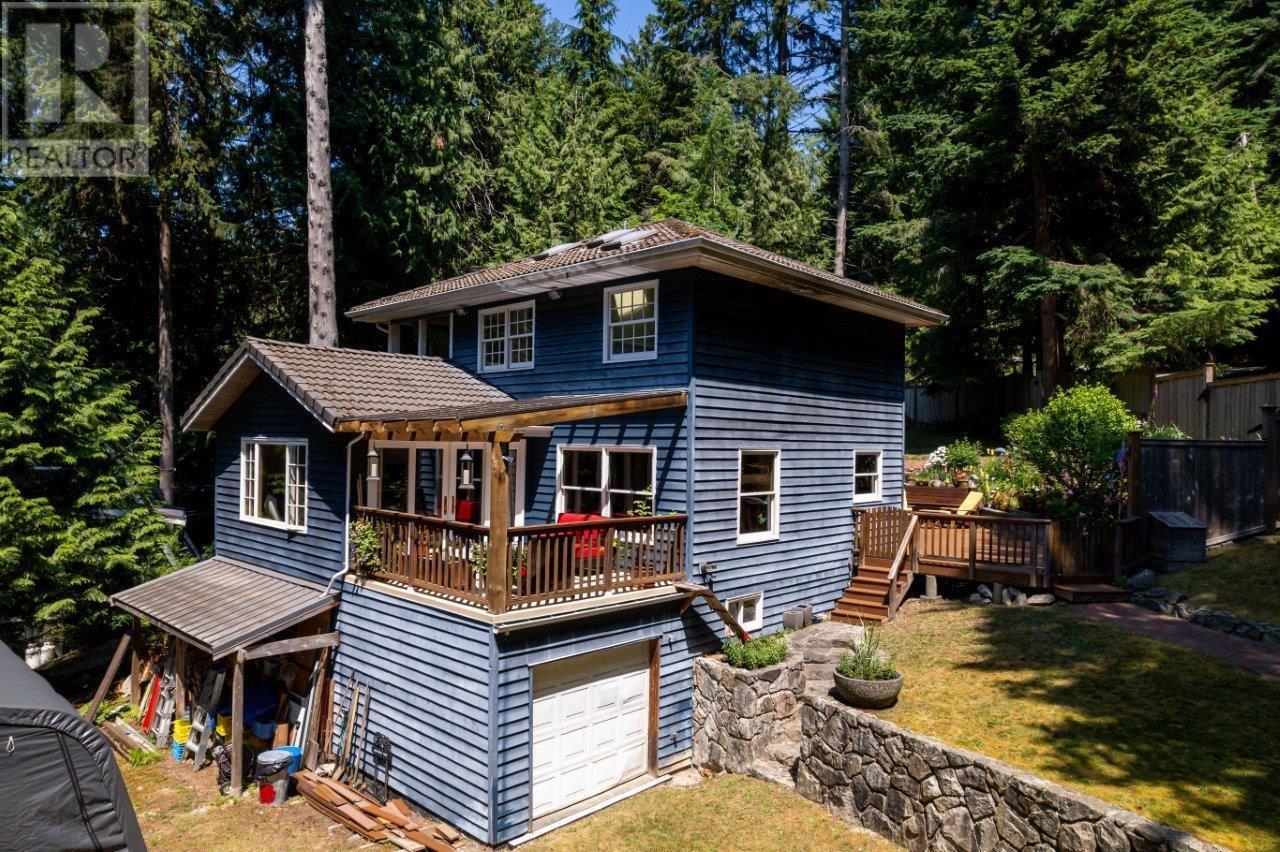 944 Windjammer Road, Bowen Island, British Columbia  V0N 1G2 - Photo 2 - R2858167
