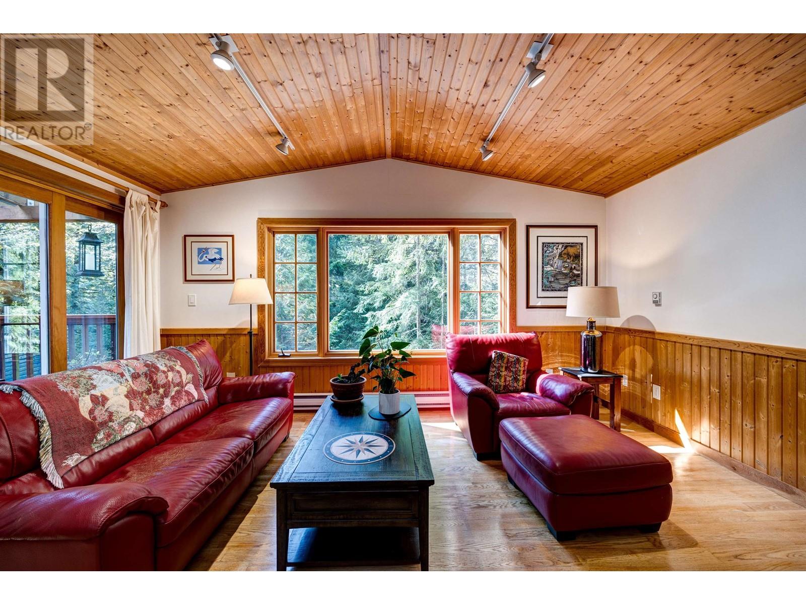 944 Windjammer Road, Bowen Island, British Columbia  V0N 1G2 - Photo 3 - R2858167