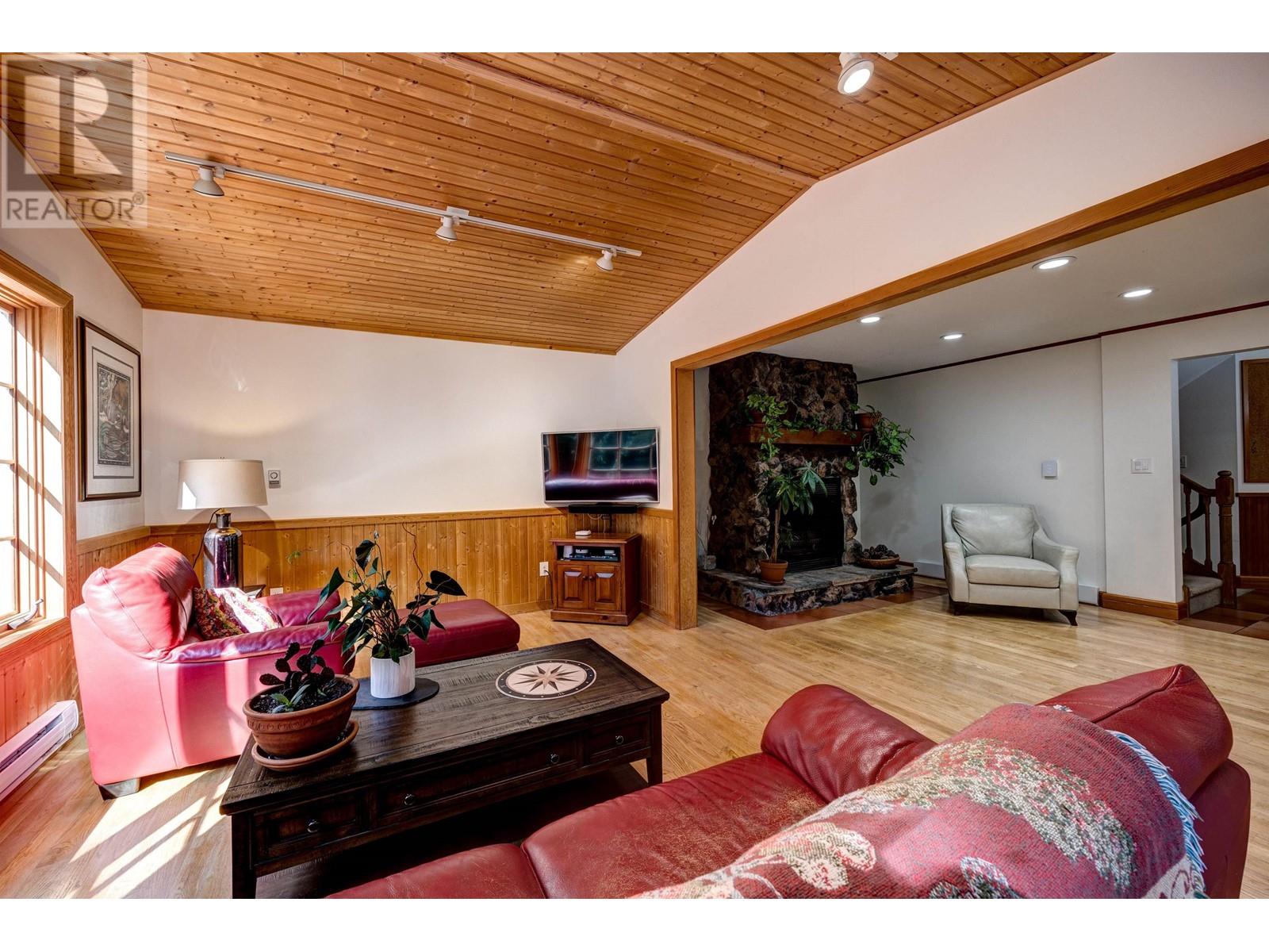 944 Windjammer Road, Bowen Island, British Columbia  V0N 1G2 - Photo 5 - R2858167