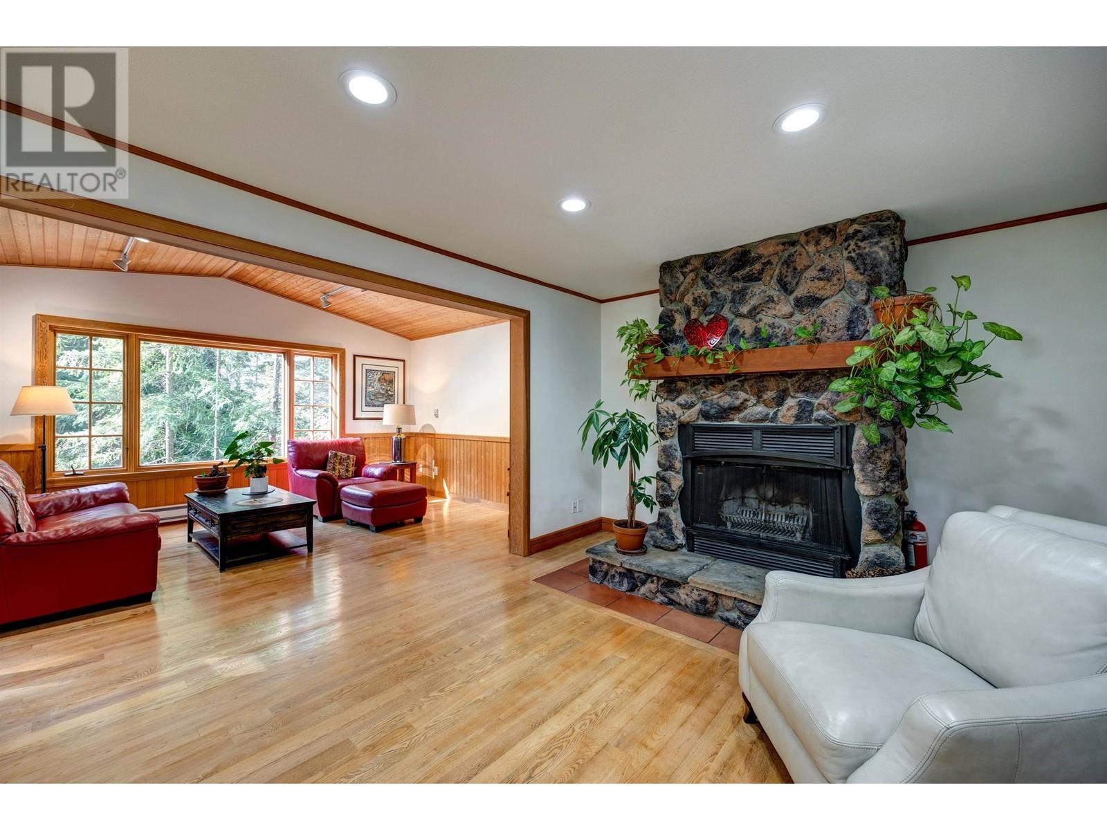 944 Windjammer Road, Bowen Island, British Columbia  V0N 1G2 - Photo 6 - R2858167