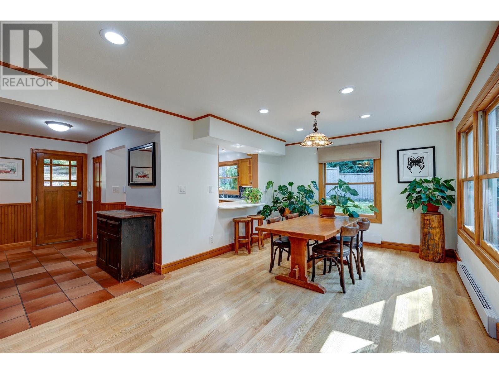 944 Windjammer Road, Bowen Island, British Columbia  V0N 1G2 - Photo 8 - R2858167