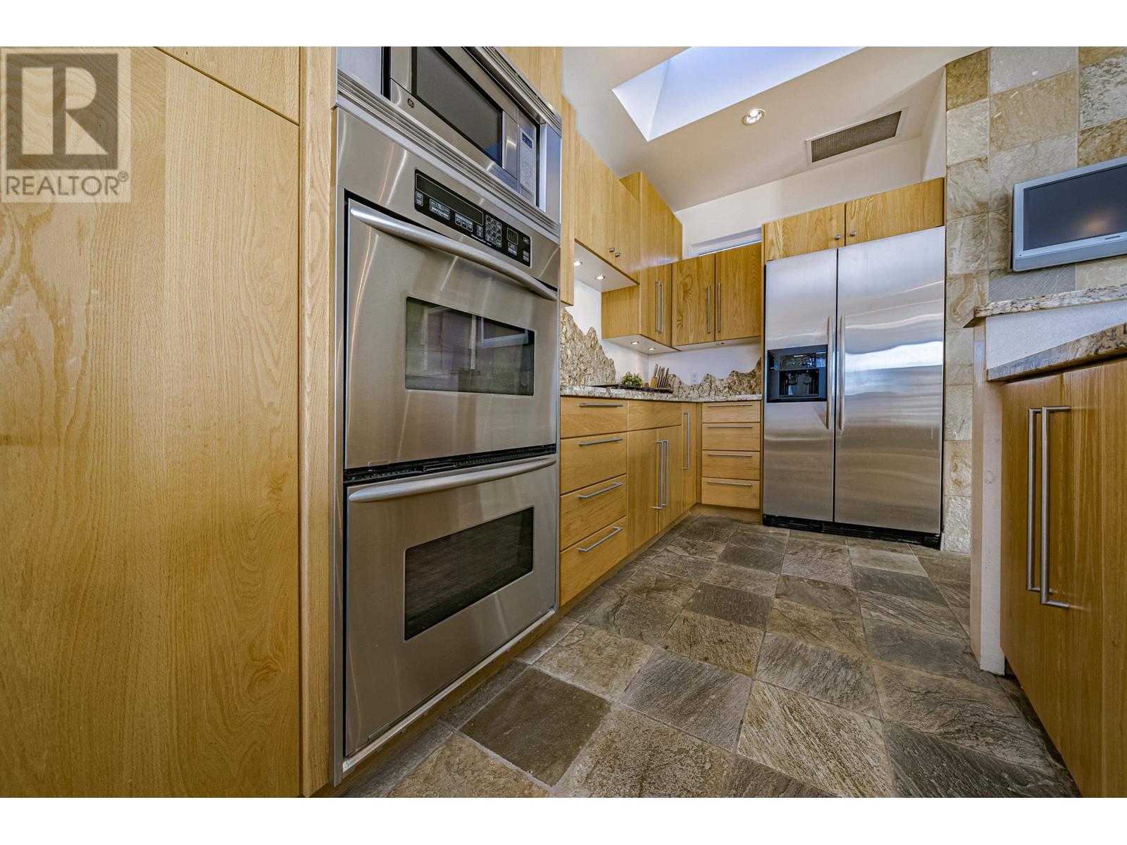21 Hythe Avenue, Burnaby, British Columbia  V5B 3H6 - Photo 16 - R2858215