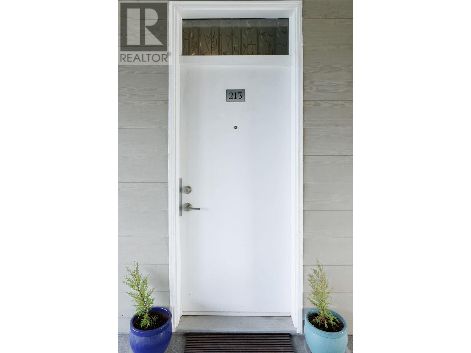 213 5604 Inlet Avenue, Sechelt, British Columbia  V7Z 0H7 - Photo 2 - R2858239