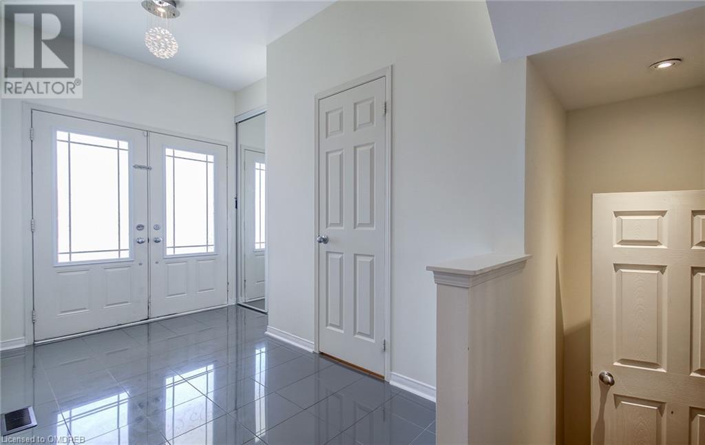 248 Langford Boulevard, Bradford West Gwillimbury, Ontario  L3Z 0S4 - Photo 5 - 40552136