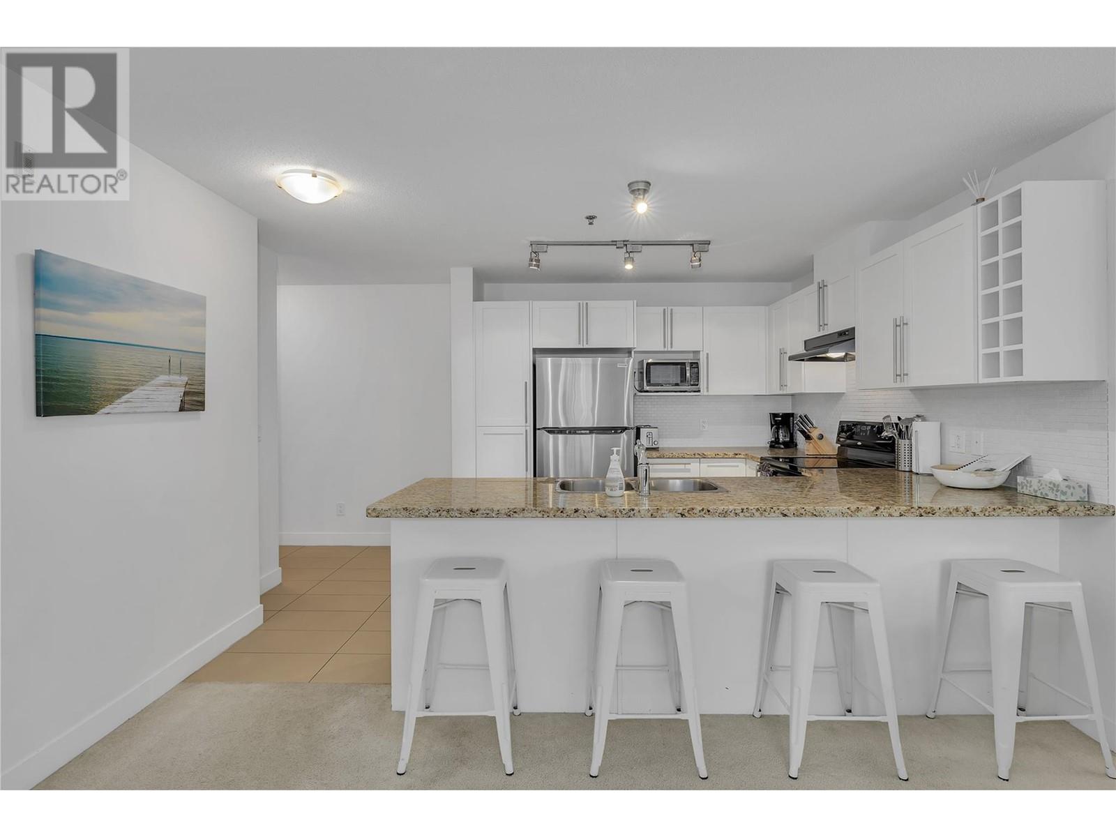 1089 Sunset Drive Unit# 305 Kelowna