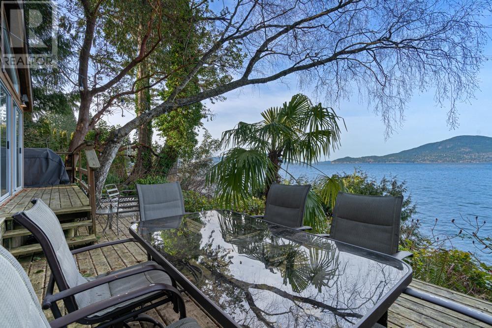 47 Brunswick Beach Road, Lions Bay, British Columbia  V0N 2E0 - Photo 5 - R2858294