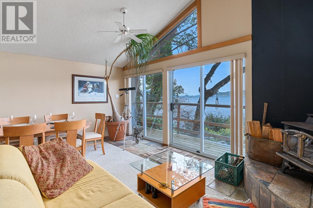 47 Brunswick Beach Road, Lions Bay, British Columbia  V0N 2E0 - Photo 9 - R2858294