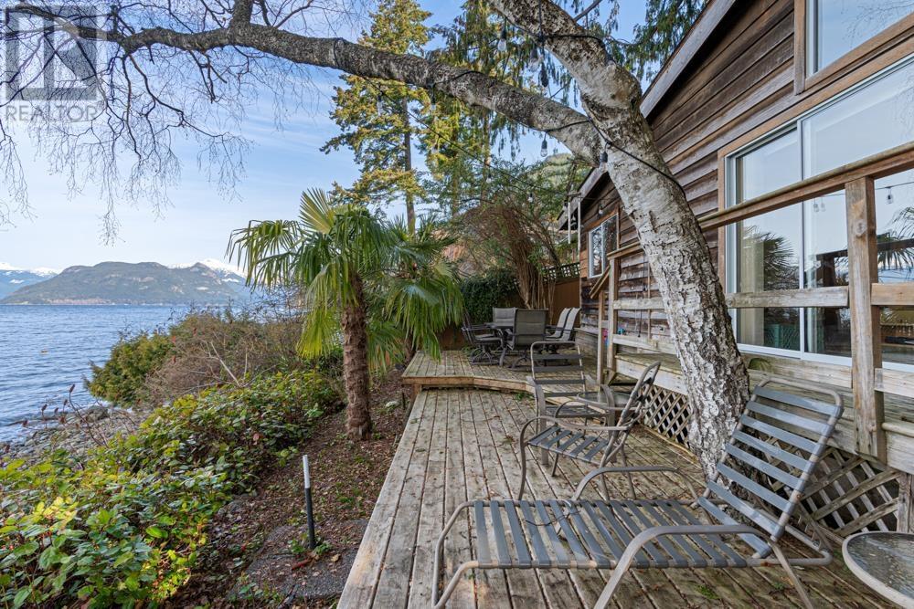 47 Brunswick Beach Road, Lions Bay, British Columbia  V0N 2E0 - Photo 4 - R2858294