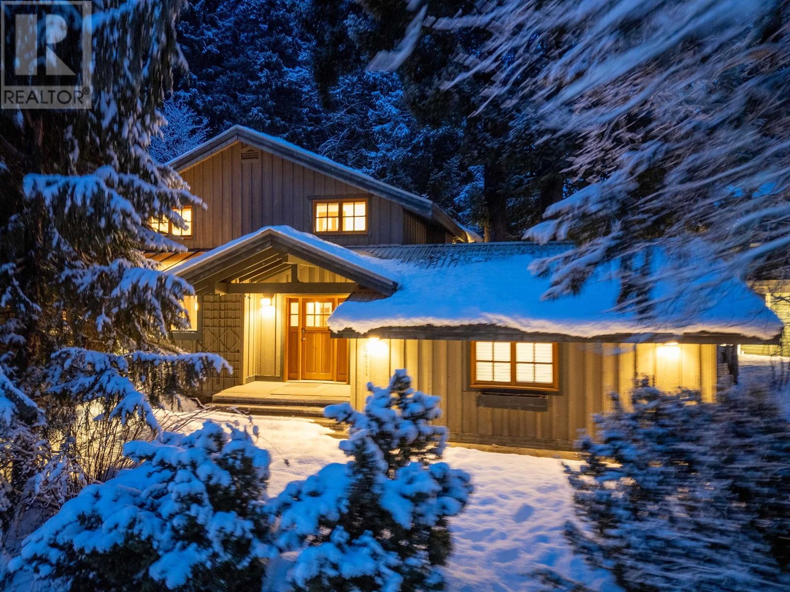 6411 Easy Street, Whistler, British Columbia  V8E 0C5 - Photo 1 - R2858515