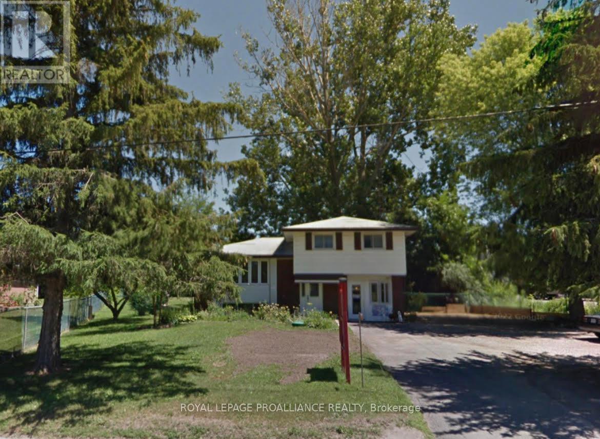 1045 Ward St, Smith-Ennismore-Lakefield, Ontario  K0L 1H0 - Photo 1 - X8136272