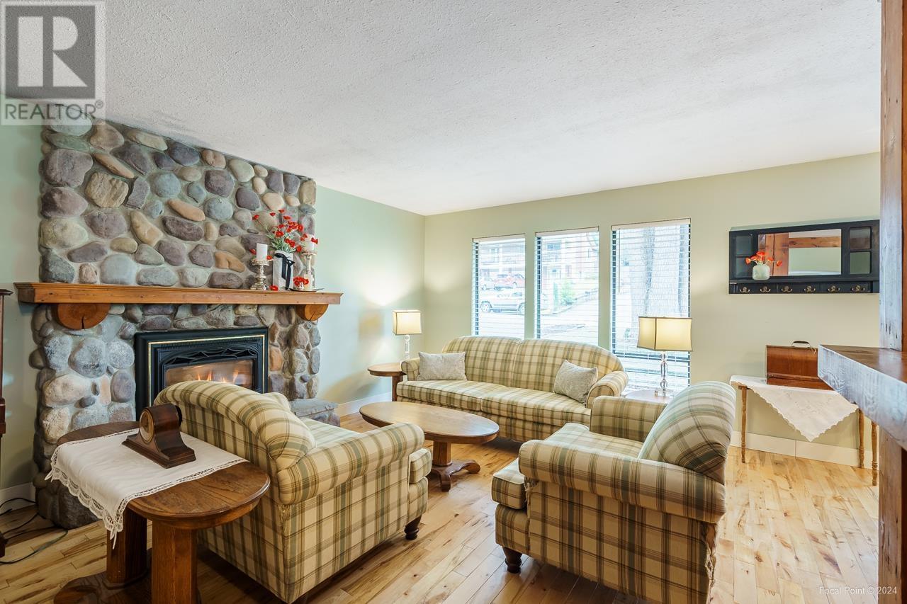 21303 Douglas Avenue, Maple Ridge, British Columbia  V4R 2H8 - Photo 5 - R2858711