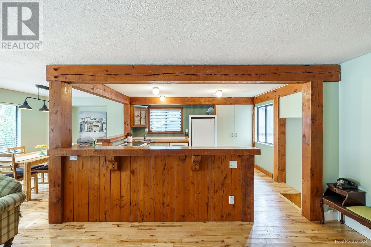 21303 Douglas Avenue, Maple Ridge, British Columbia  V4R 2H8 - Photo 8 - R2858711