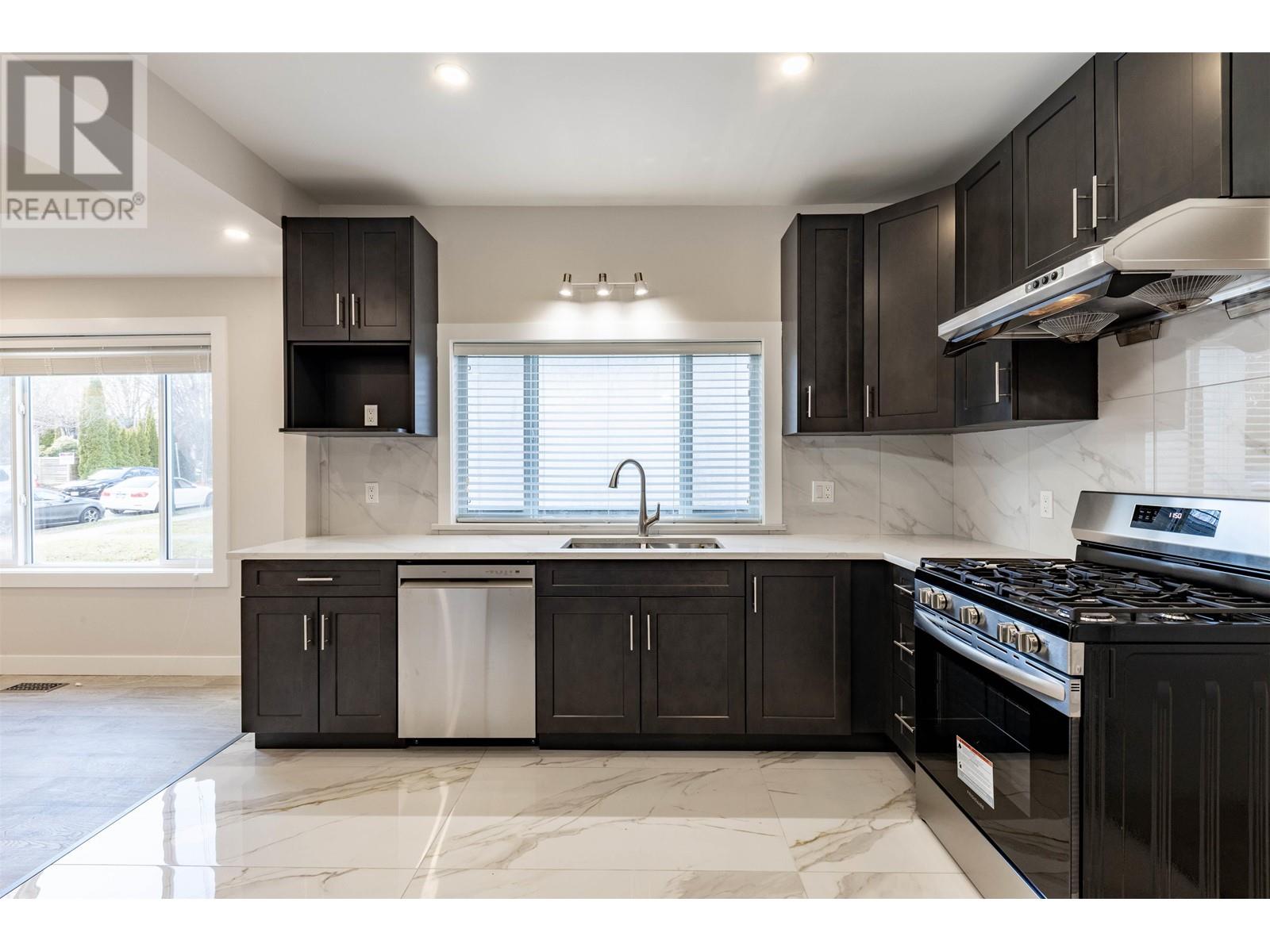 2703 Horley Street, Vancouver, British Columbia  V5R 4R7 - Photo 6 - R2858676