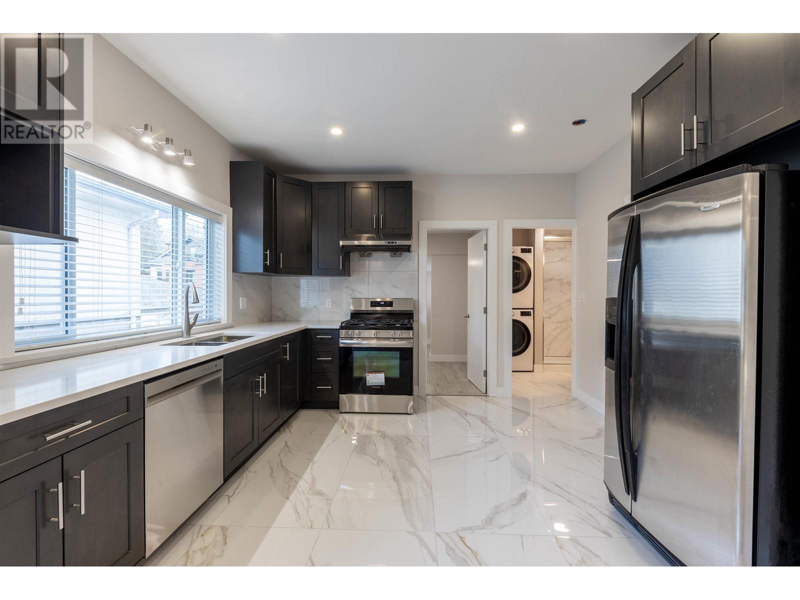 2703 Horley Street, Vancouver, British Columbia  V5R 4R7 - Photo 8 - R2858676