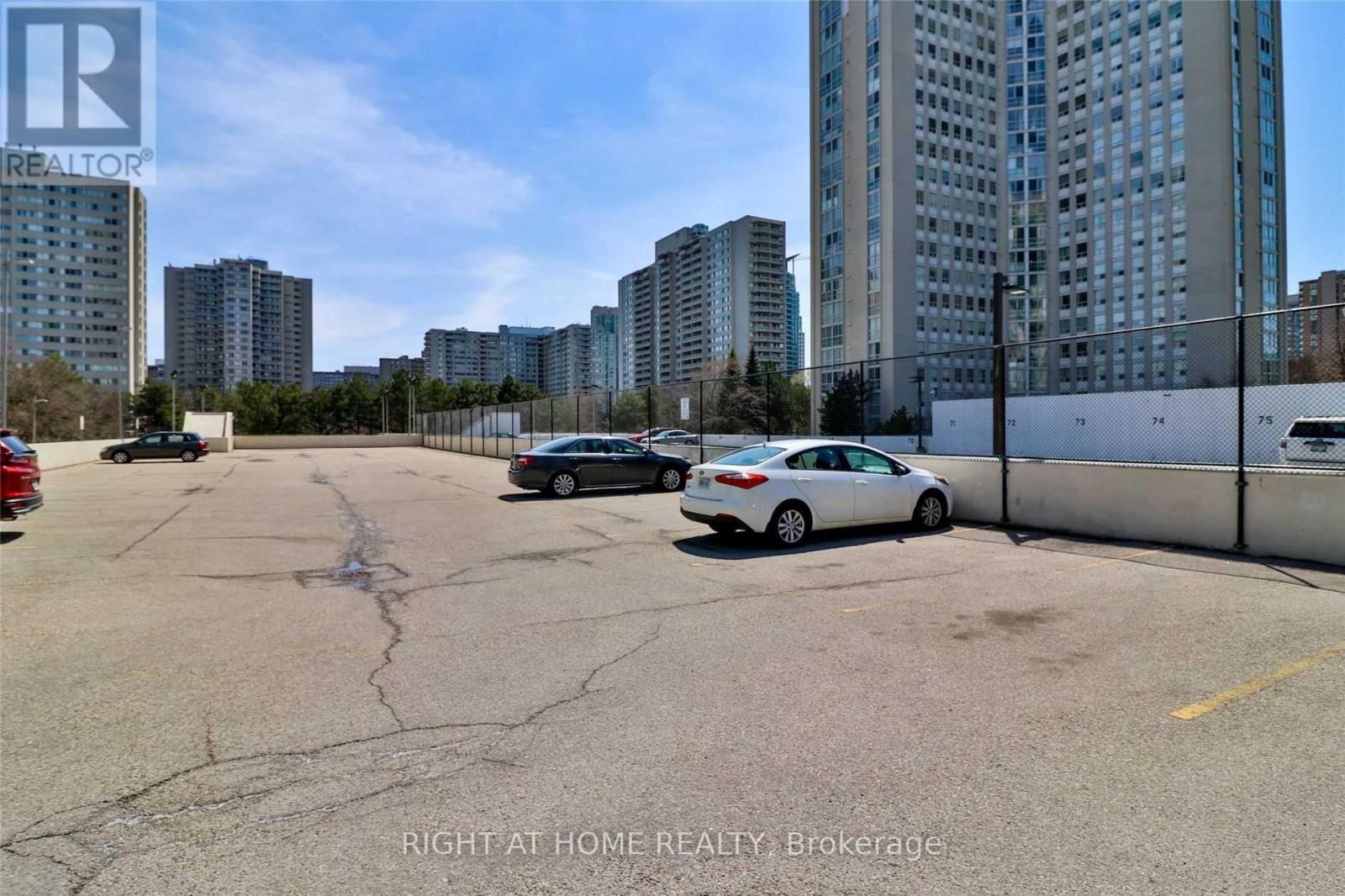 #sph8 -3700 Kaneff Cres, Mississauga, Ontario  L5A 4B8 - Photo 32 - W8134678