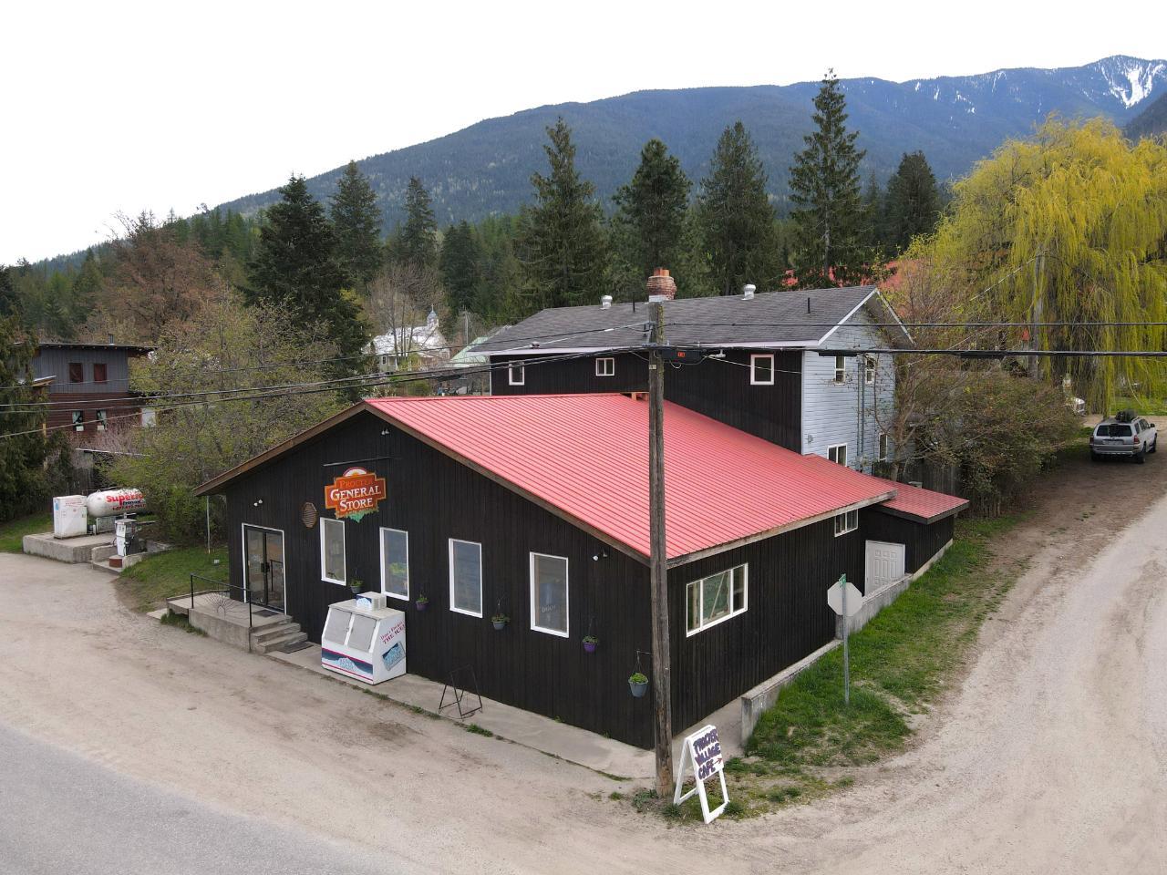 7904 Railway Avenue, Harrop/procter, British Columbia  V0G 1G0 - Photo 1 - 2475353