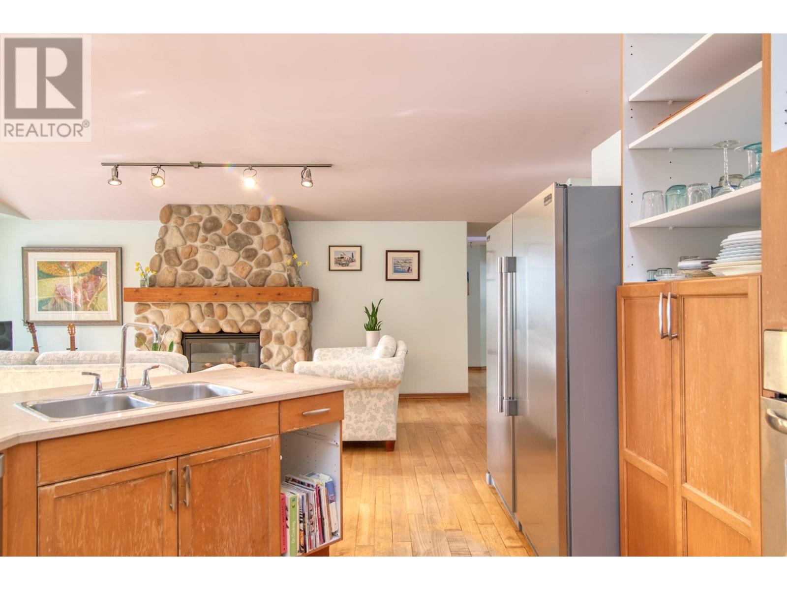 1286 Gower Point Road, Gibsons, British Columbia  V0N 1V3 - Photo 11 - R2858746