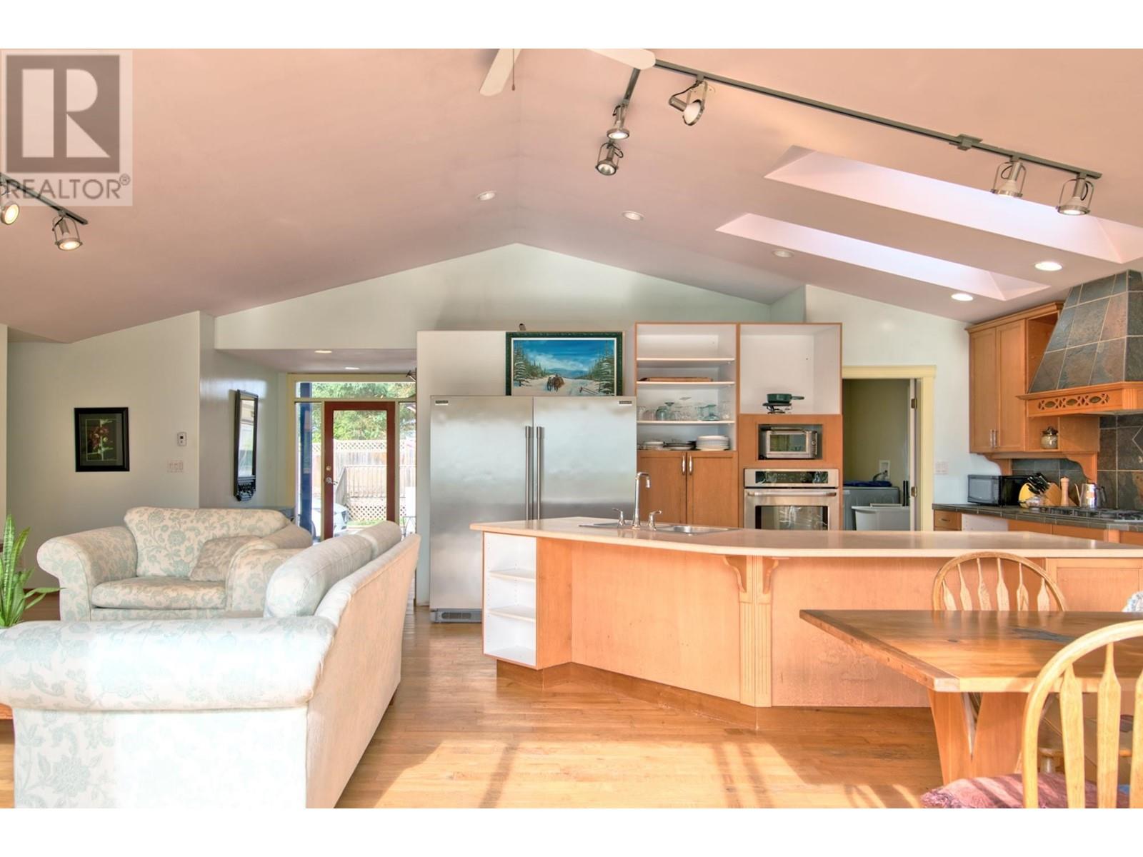 1286 Gower Point Road, Gibsons, British Columbia  V0N 1V3 - Photo 13 - R2858746