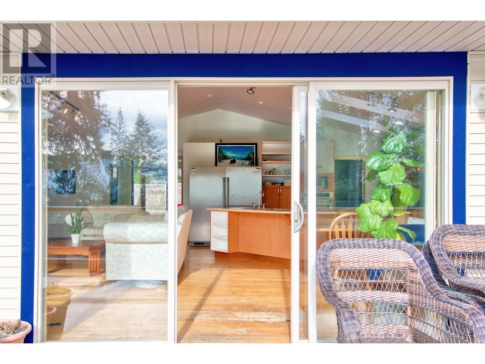 1286 Gower Point Road, Gibsons, British Columbia  V0N 1V3 - Photo 15 - R2858746