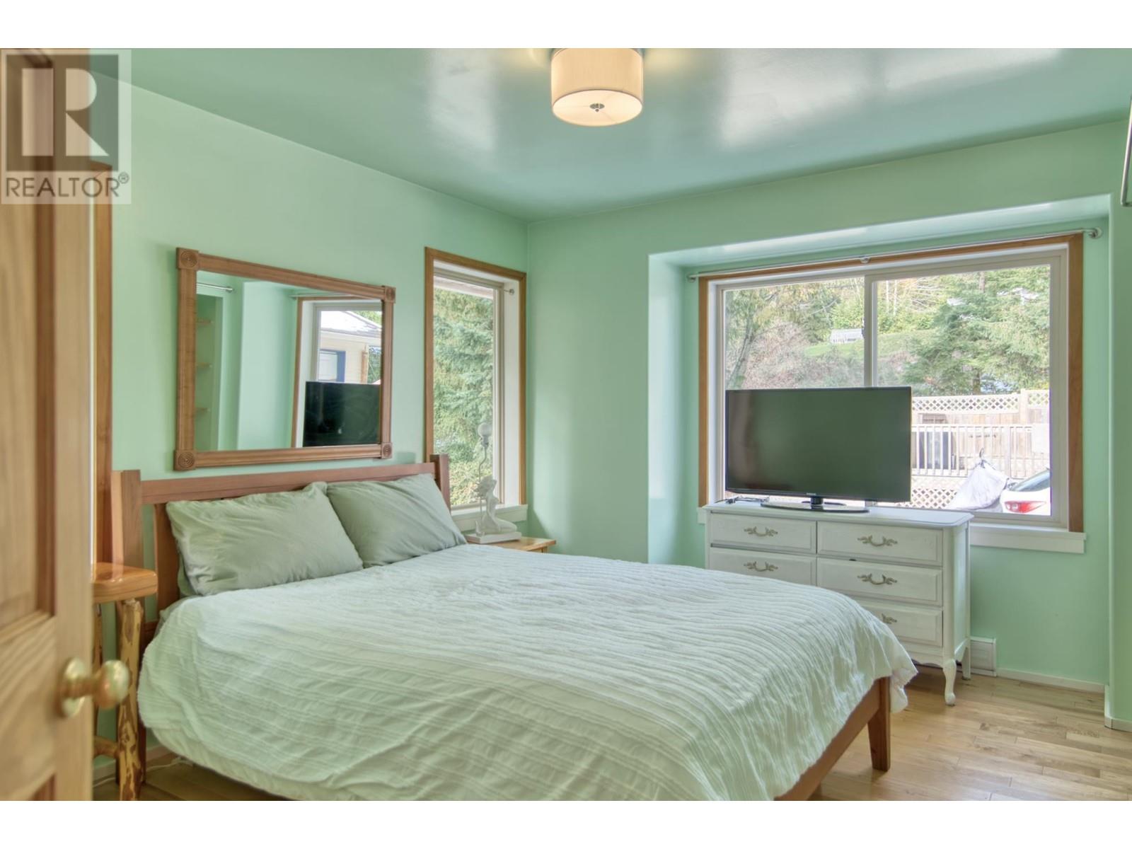 1286 Gower Point Road, Gibsons, British Columbia  V0N 1V3 - Photo 19 - R2858746