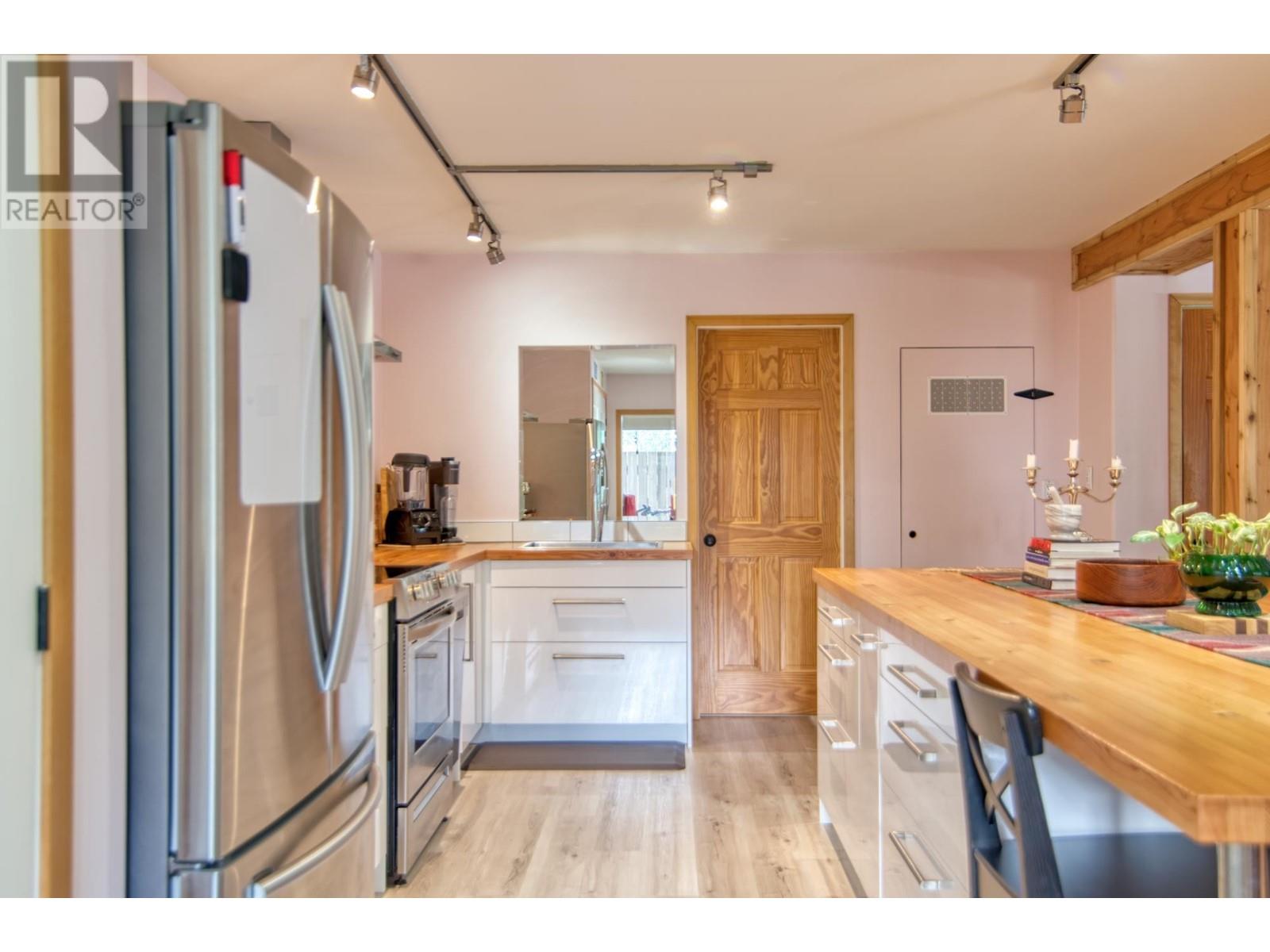 1286 Gower Point Road, Gibsons, British Columbia  V0N 1V3 - Photo 30 - R2858746