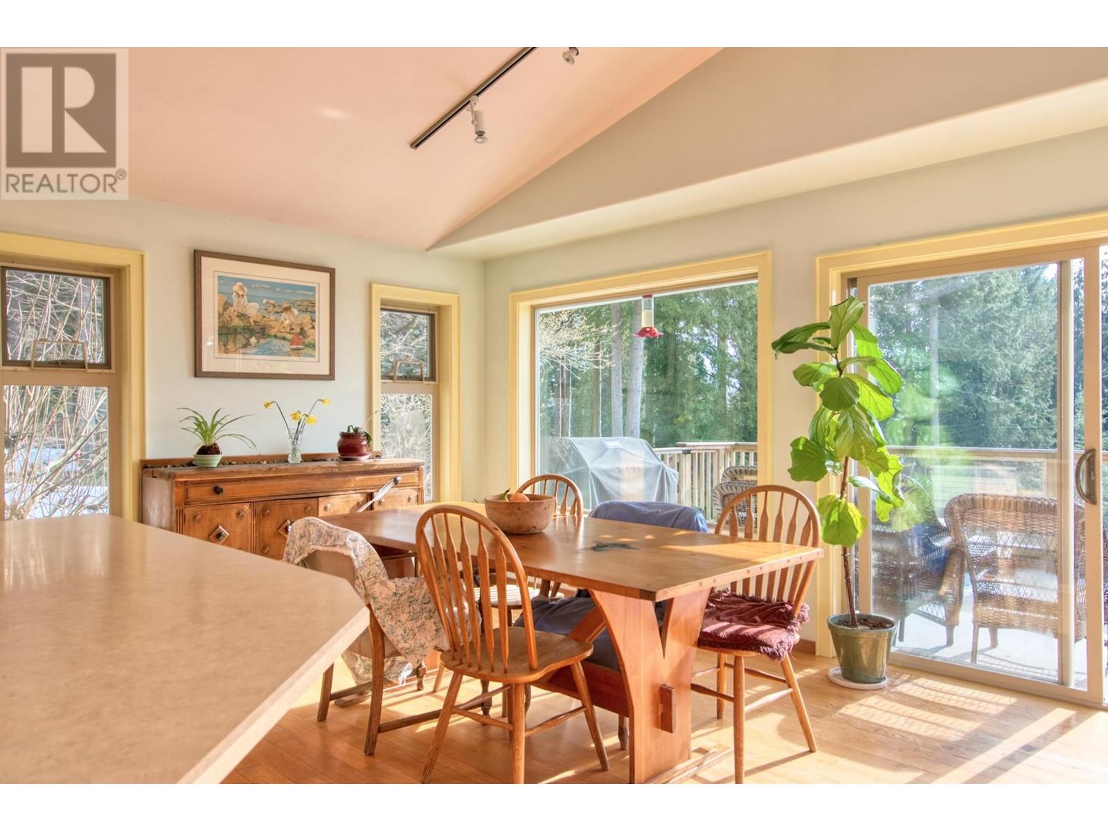 1286 Gower Point Road, Gibsons, British Columbia  V0N 1V3 - Photo 5 - R2858746