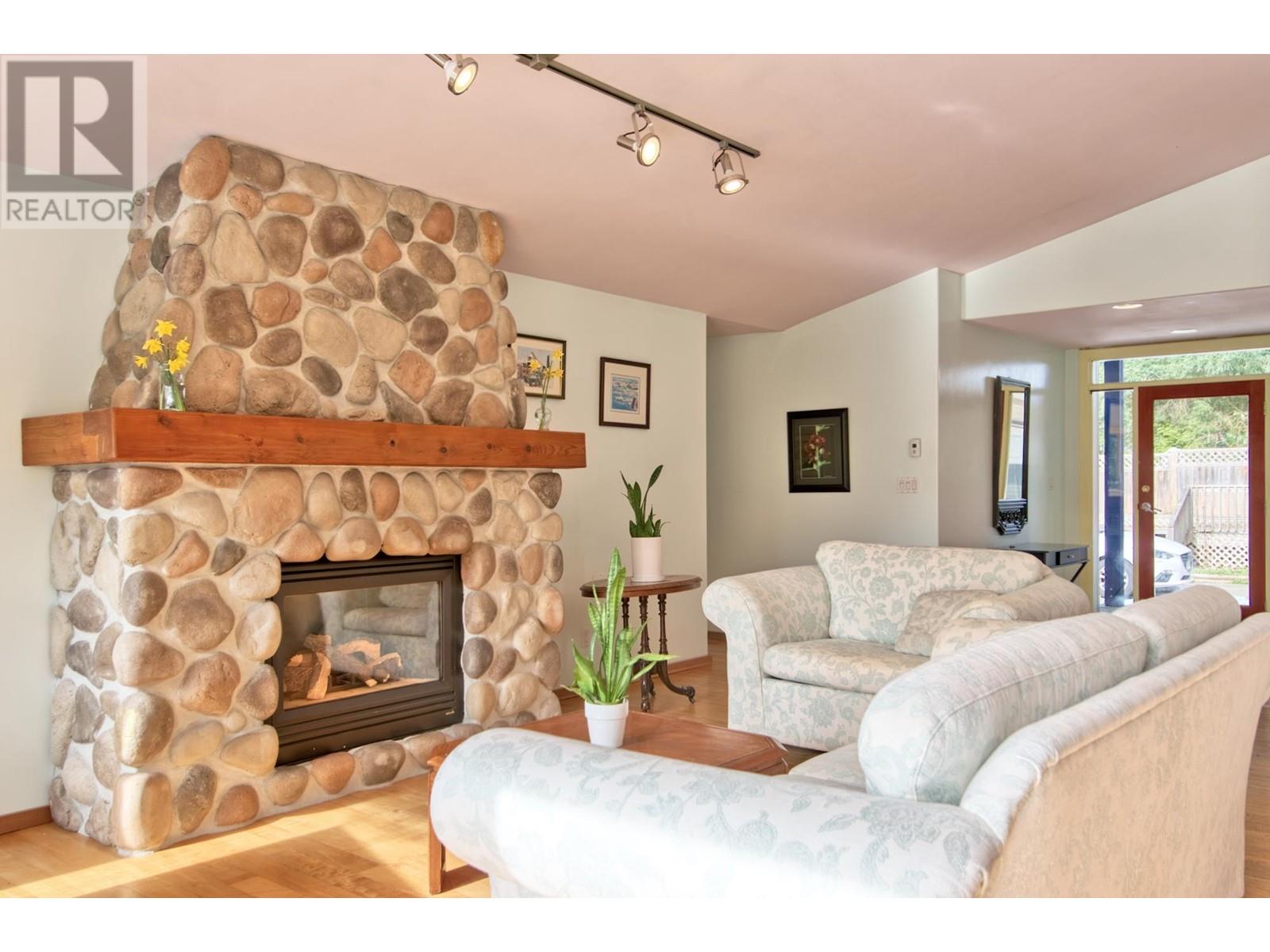 1286 Gower Point Road, Gibsons, British Columbia  V0N 1V3 - Photo 6 - R2858746