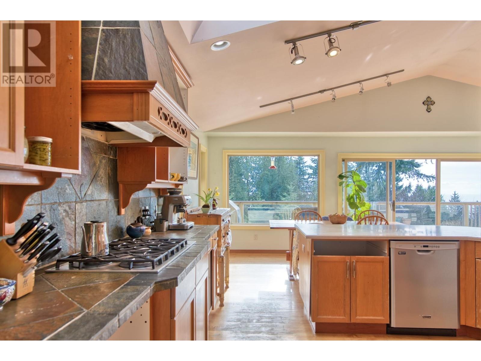 1286 Gower Point Road, Gibsons, British Columbia  V0N 1V3 - Photo 9 - R2858746