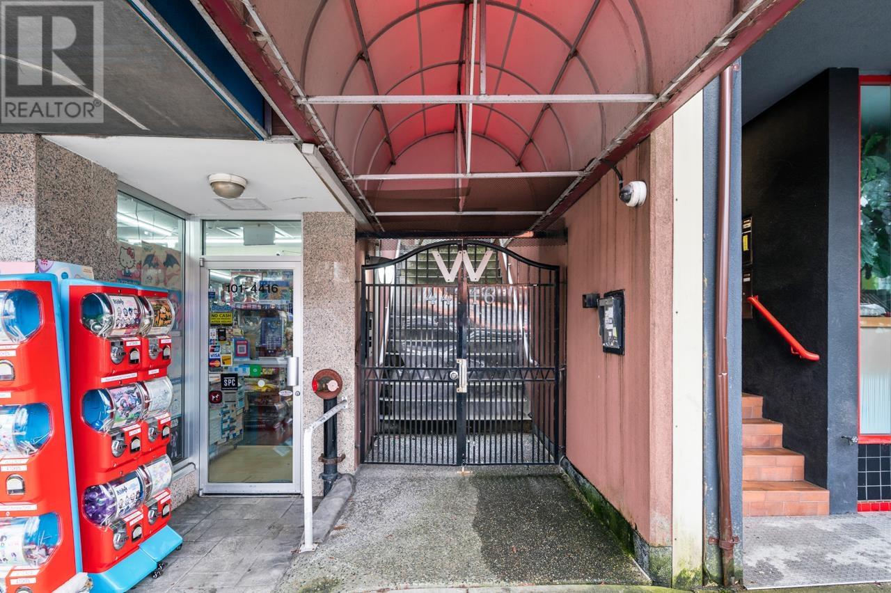 Listing Picture 2 of 16 : 4416 W 10TH AVENUE, Vancouver / 溫哥華 - 魯藝地產 Yvonne Lu Group - MLS Medallion Club Member