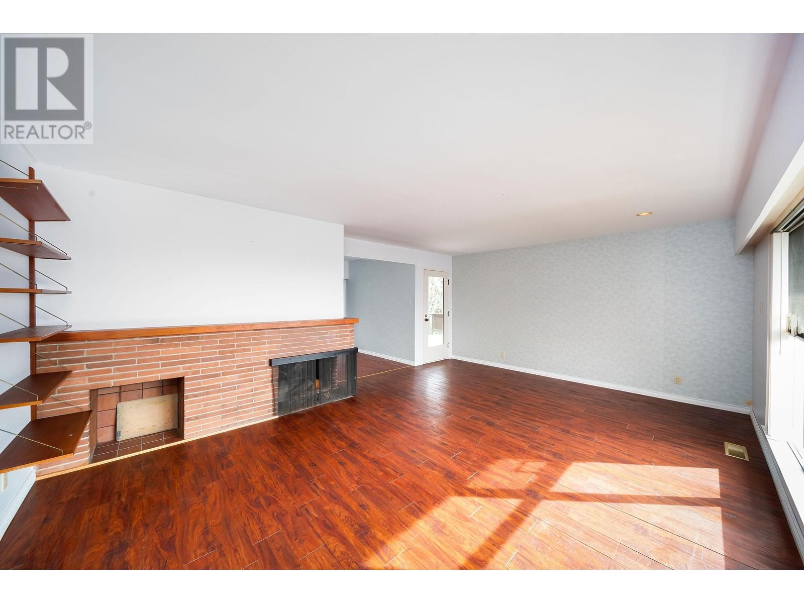 8076 Gray Avenue, Burnaby, British Columbia  V5J 4A1 - Photo 7 - R2858801
