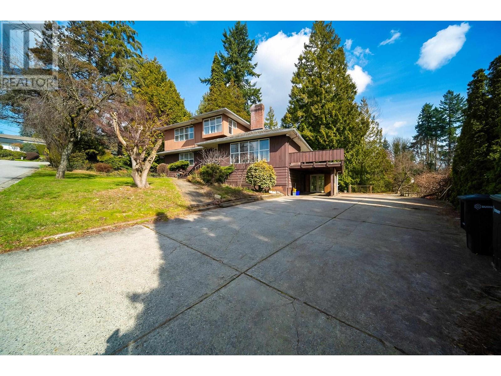 8076 Gray Avenue, Burnaby, British Columbia  V5J 4A1 - Photo 2 - R2858801