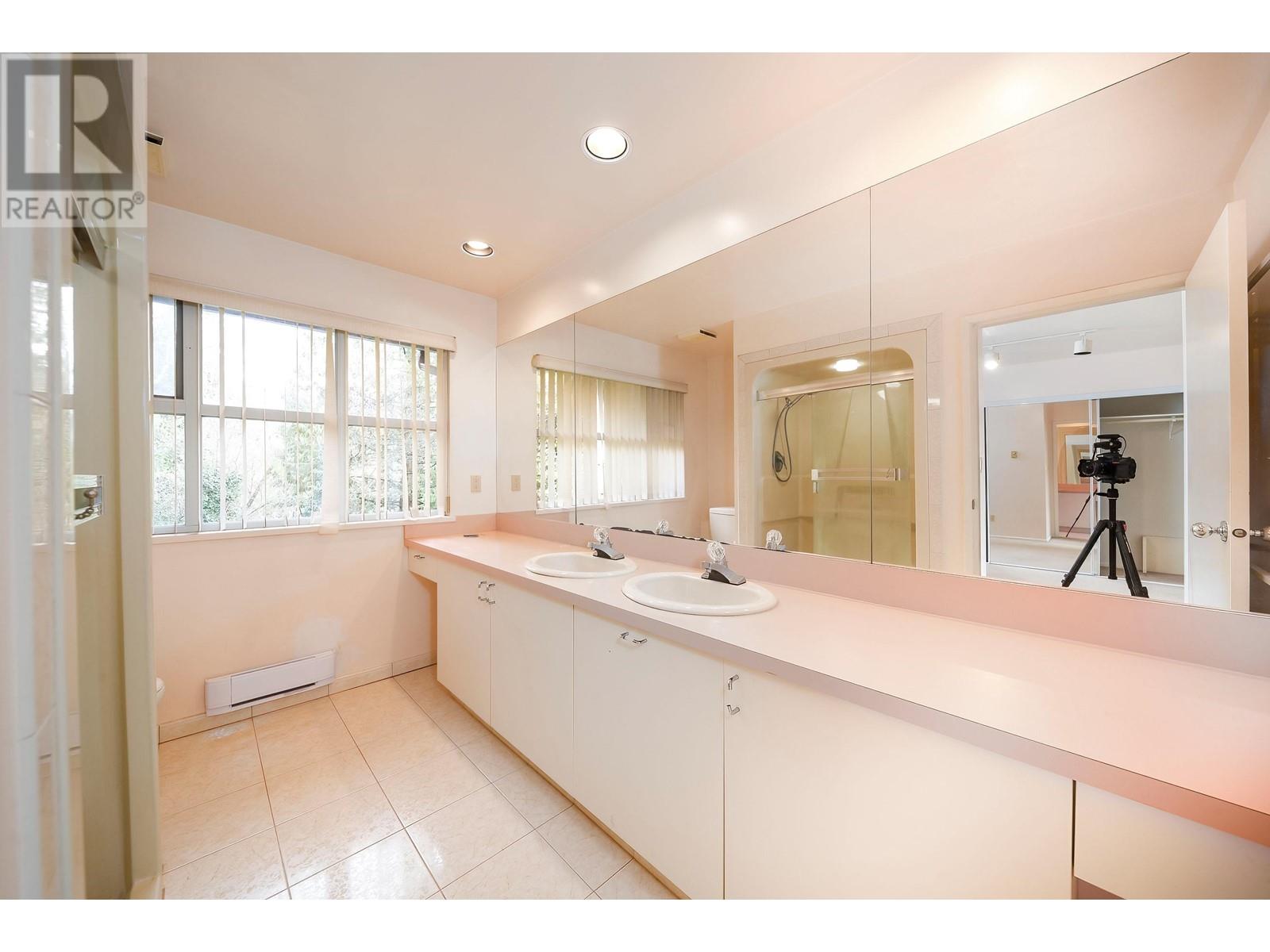 8076 Gray Avenue, Burnaby, British Columbia  V5J 4A1 - Photo 20 - R2858801