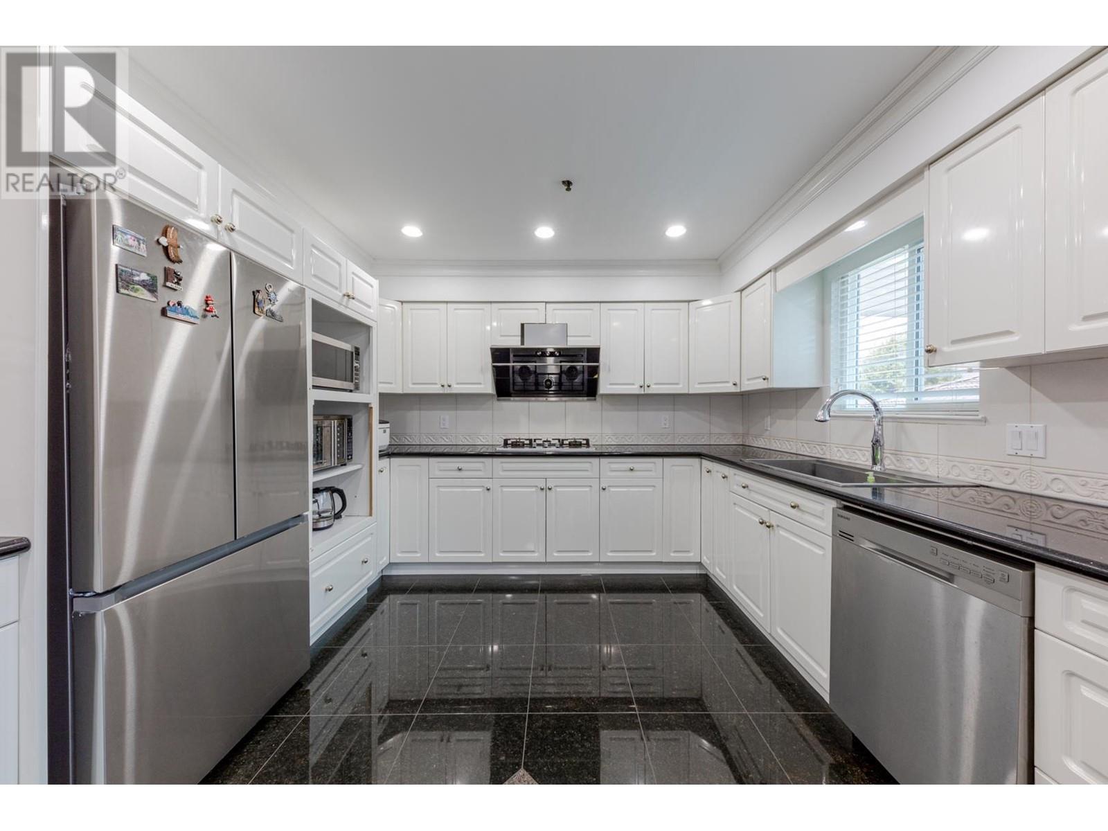 2169 E 48th Avenue, Vancouver, British Columbia  V5P 1R7 - Photo 8 - R2858591