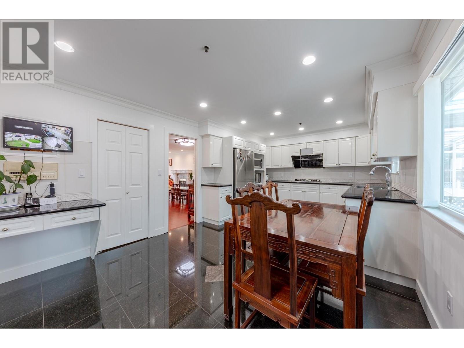 2169 E 48th Avenue, Vancouver, British Columbia  V5P 1R7 - Photo 4 - R2858591