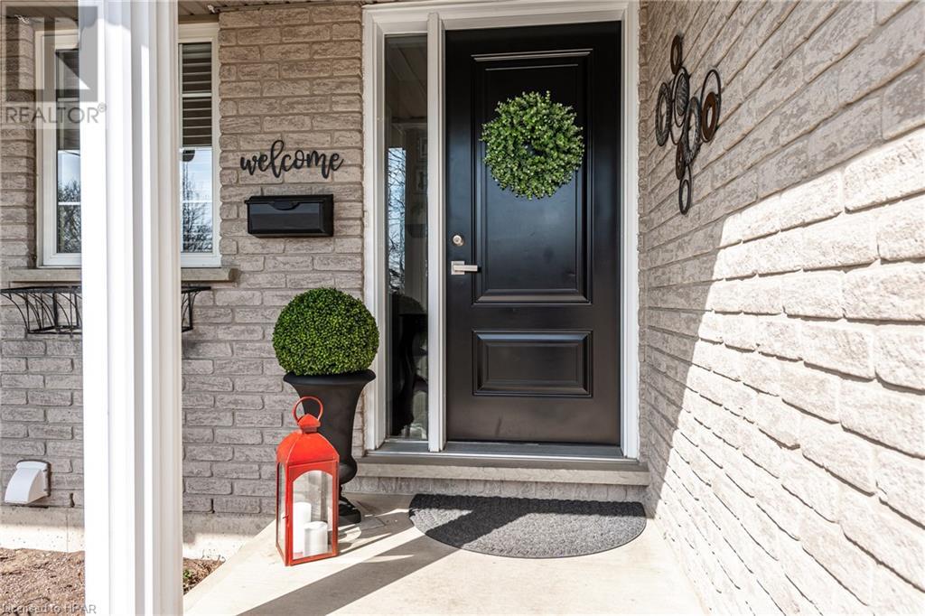 76 Walsh Crescent, Stratford, Ontario  N5A 7X8 - Photo 2 - 40552503