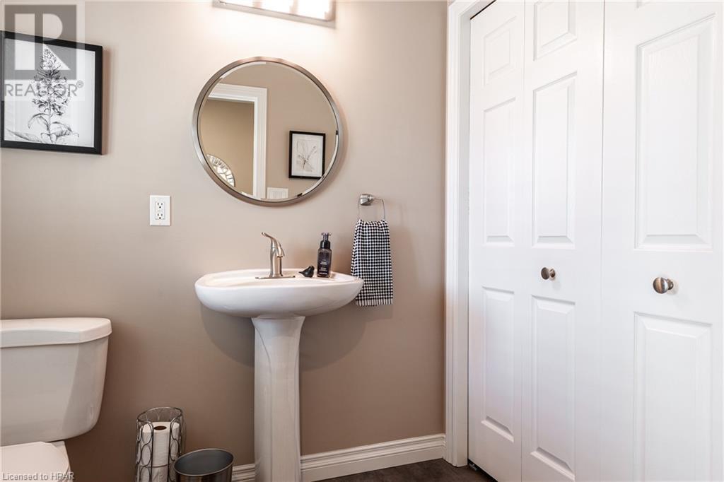 76 Walsh Crescent, Stratford, Ontario  N5A 7X8 - Photo 4 - 40552503