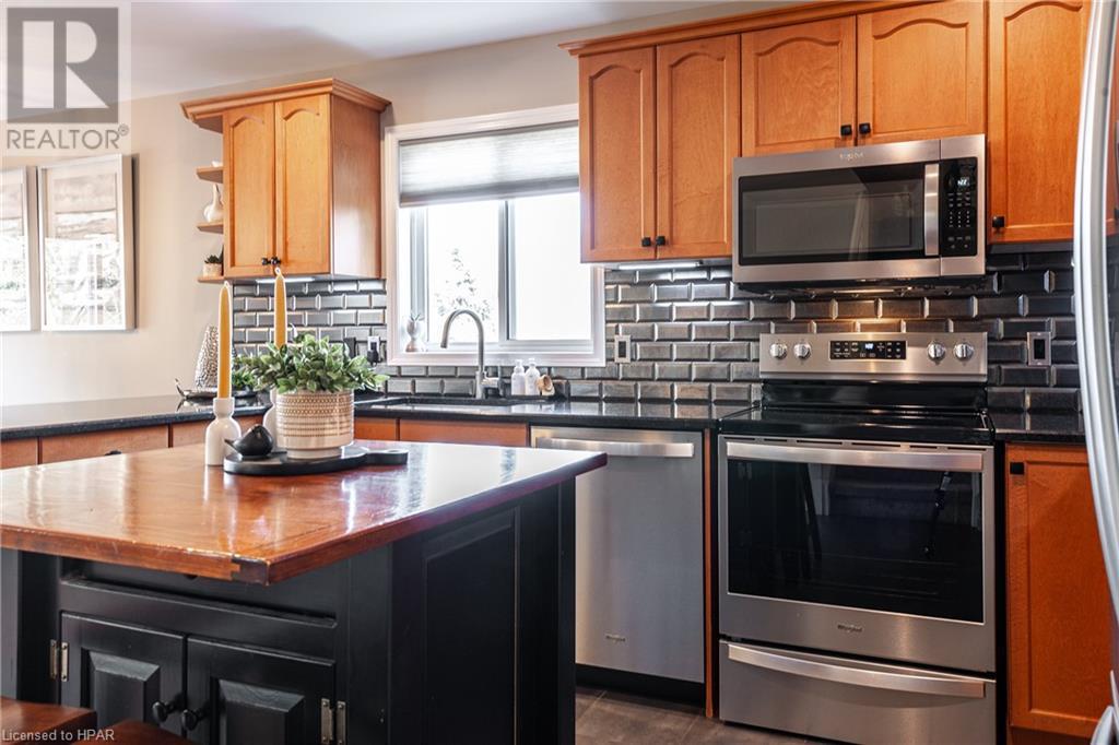 76 Walsh Crescent, Stratford, Ontario  N5A 7X8 - Photo 6 - 40552503