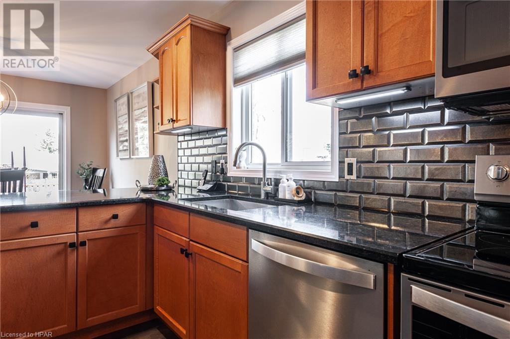 76 Walsh Crescent, Stratford, Ontario  N5A 7X8 - Photo 7 - 40552503