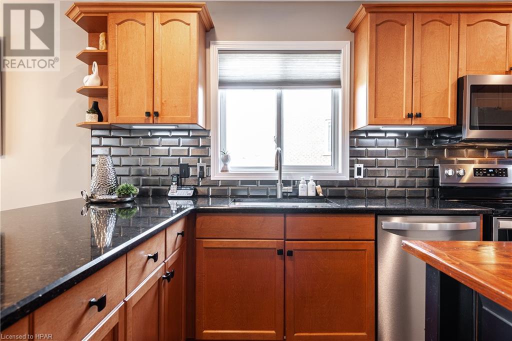 76 Walsh Crescent, Stratford, Ontario  N5A 7X8 - Photo 9 - 40552503