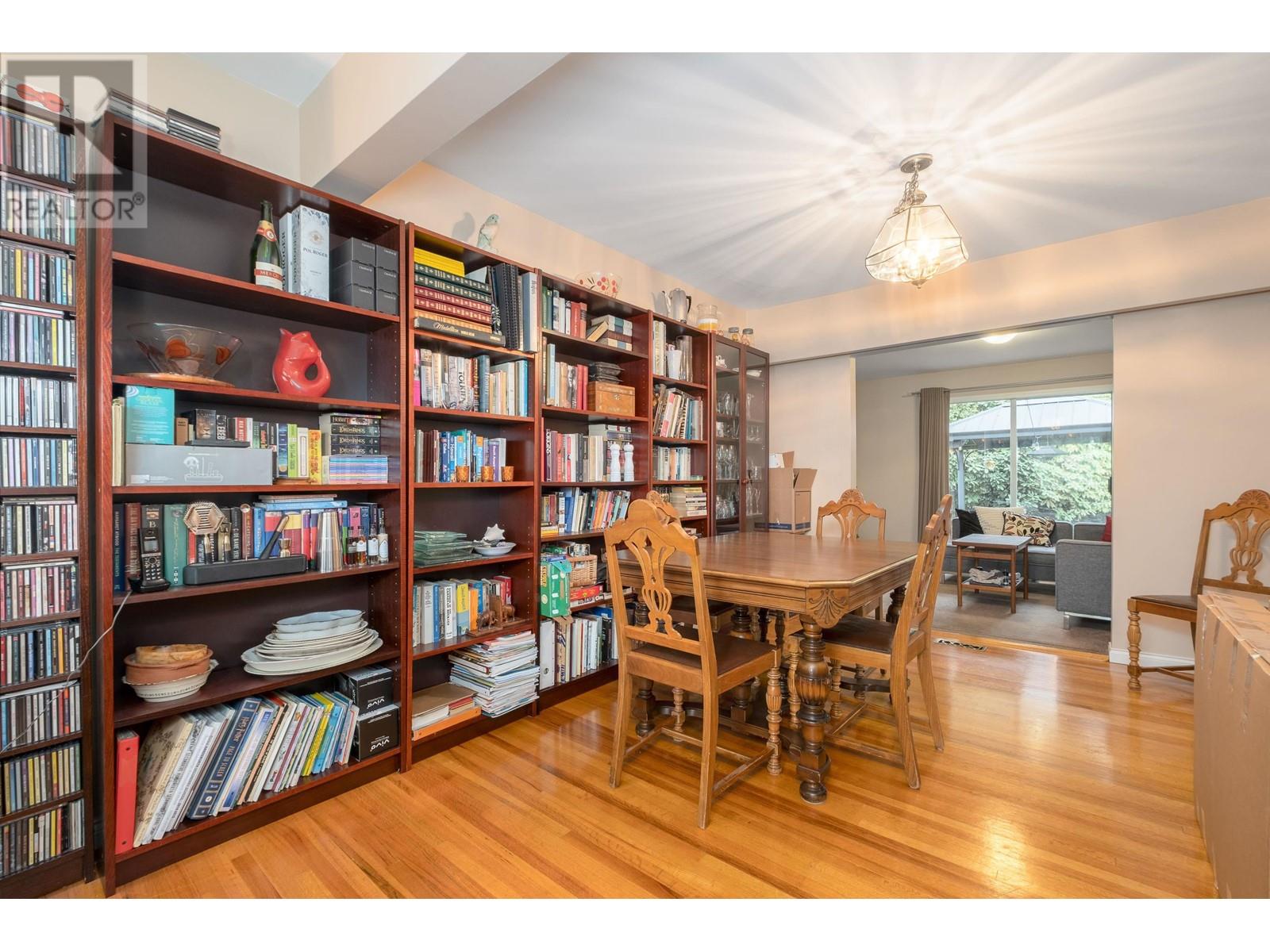 3558 Greentree Lane, North Vancouver, British Columbia  V7R 4C4 - Photo 10 - R2858860