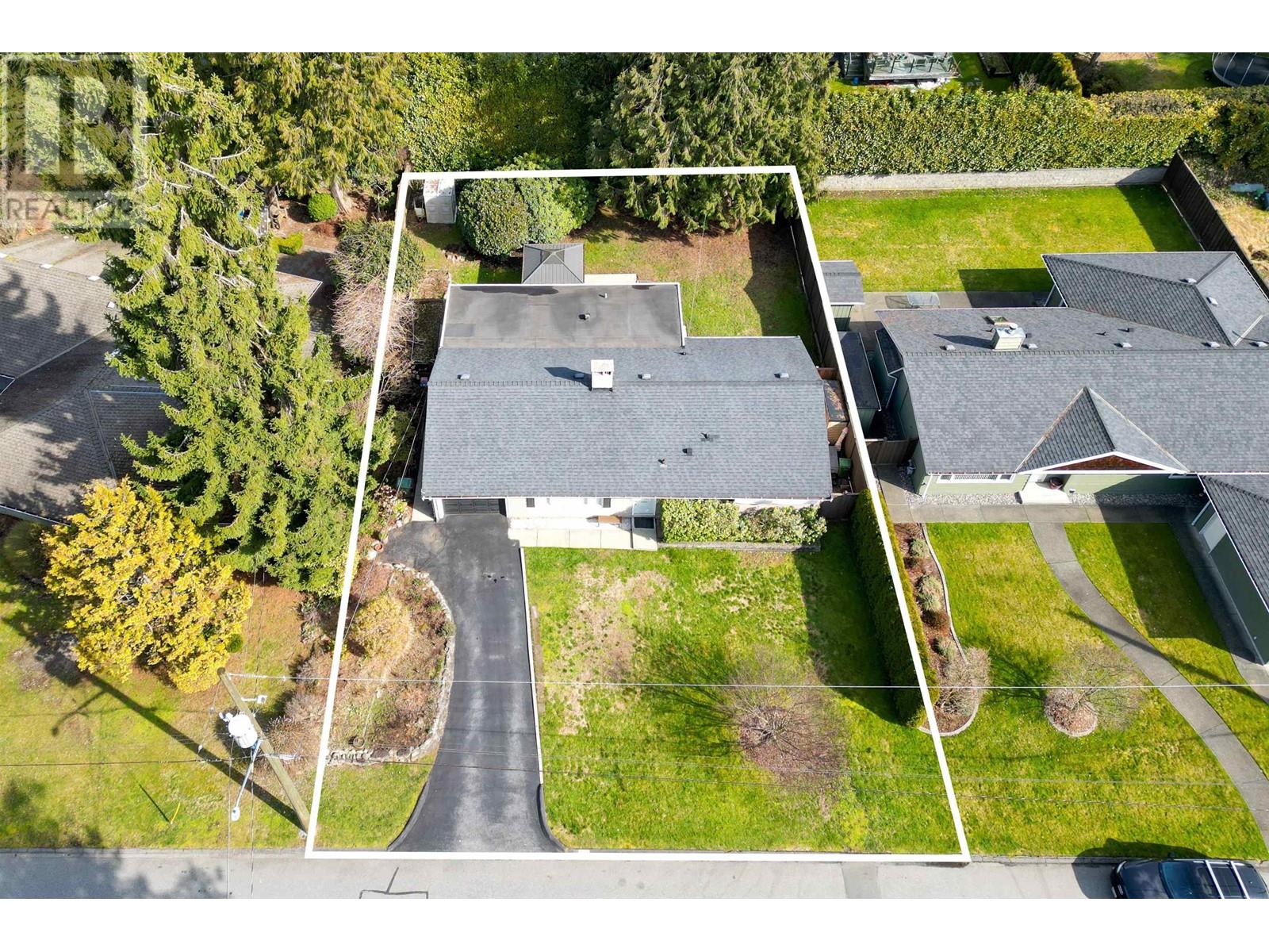 3558 Greentree Lane, North Vancouver, British Columbia  V7R 4C4 - Photo 5 - R2858860