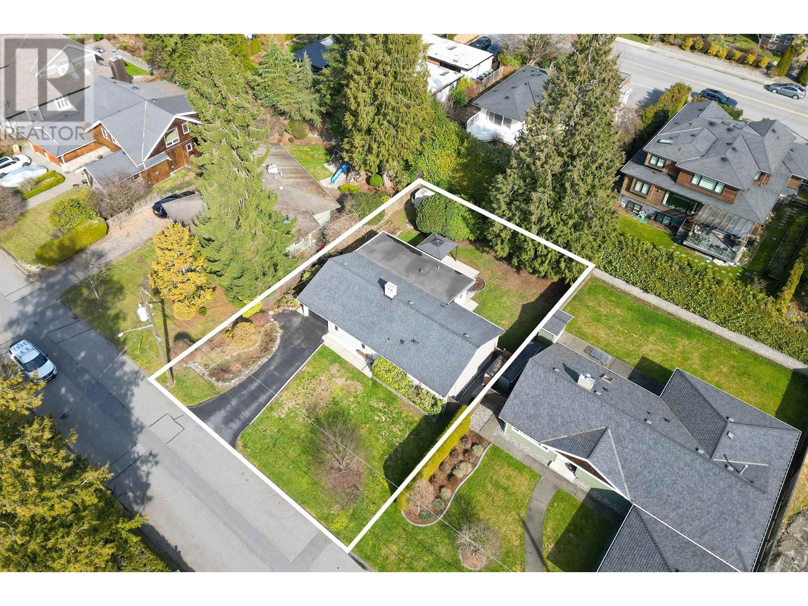 3558 Greentree Lane, North Vancouver, British Columbia  V7R 4C4 - Photo 6 - R2858860