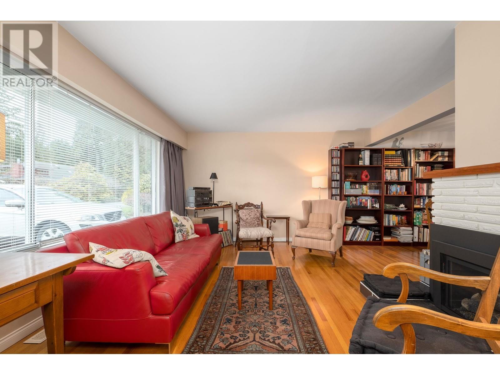3558 Greentree Lane, North Vancouver, British Columbia  V7R 4C4 - Photo 8 - R2858860