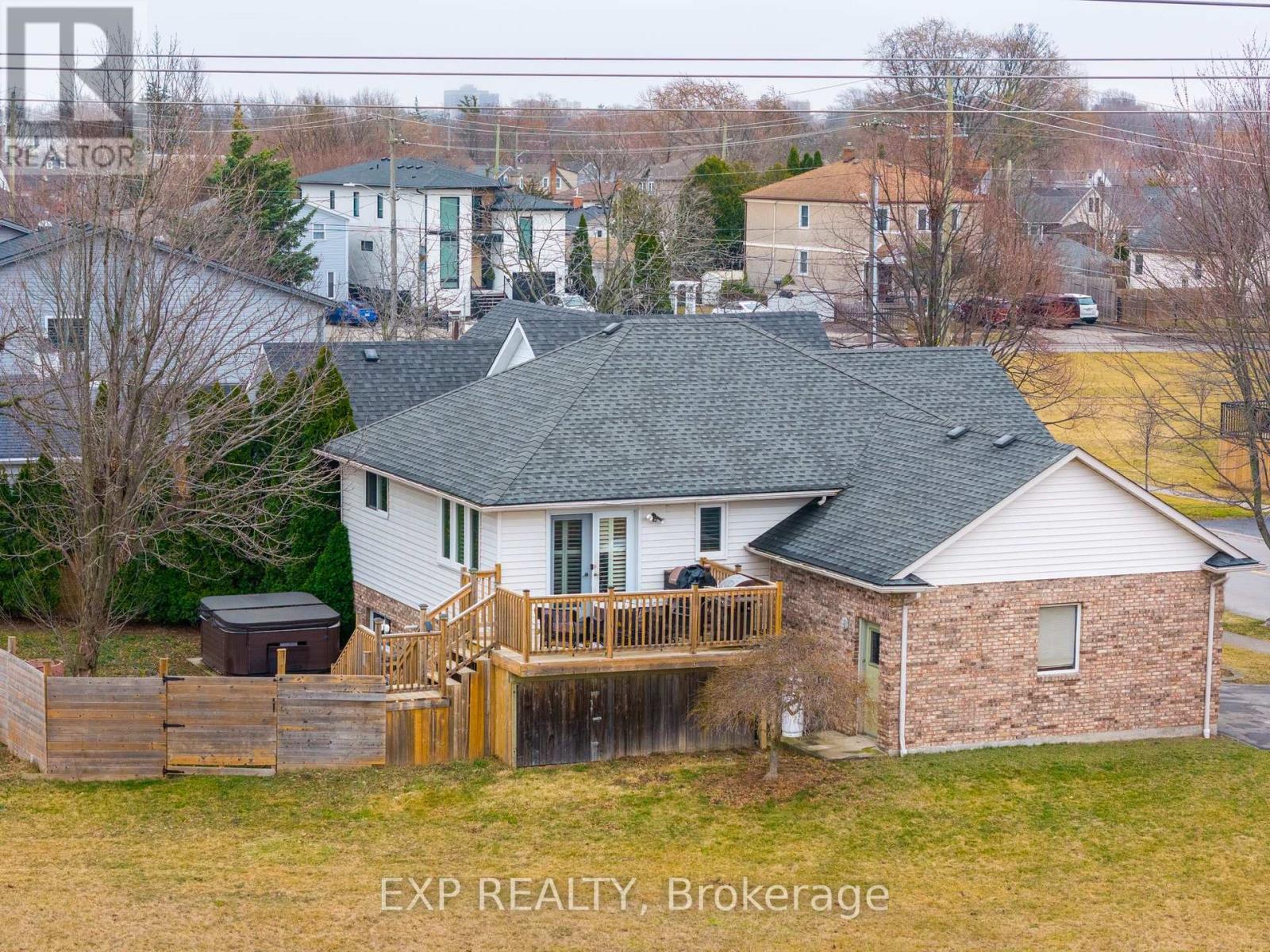46 Grapeview Dr, St. Catharines, Ontario  L2R 6P9 - Photo 4 - X8134968