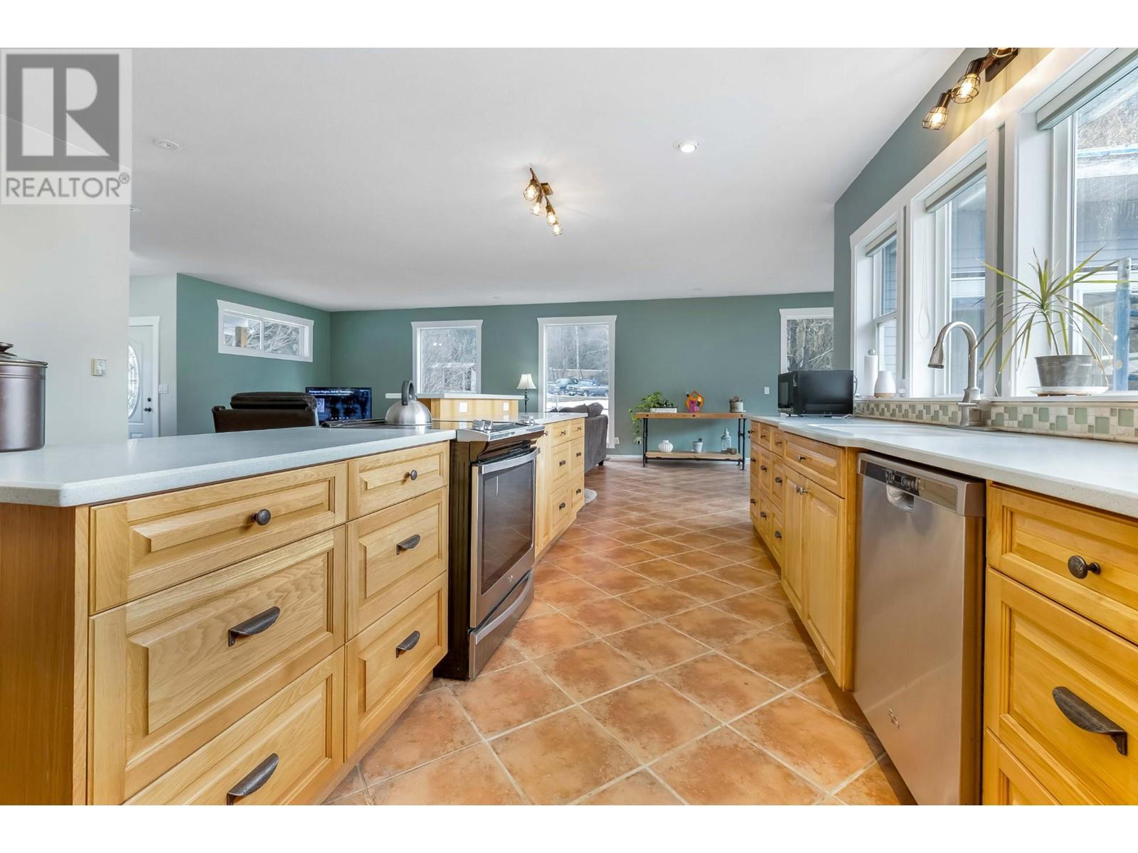 961 Agate Bay Rd, Barriere, British Columbia   - Photo 4 - 177168